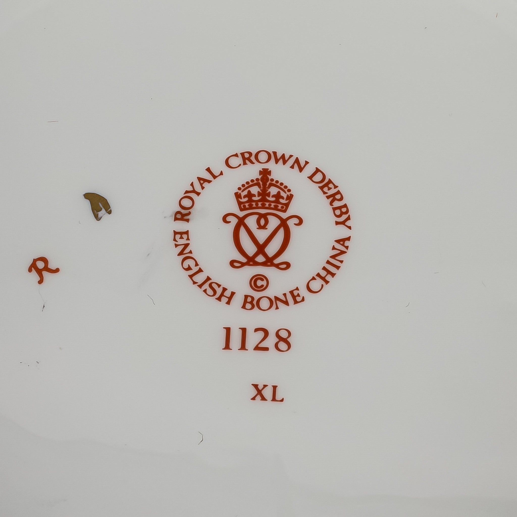 Royal Crown Derby Old Imari 1128 Covered Soup Tureen - Elegant Porcelain Serving Bowl for Fine Dining & Special Occasions