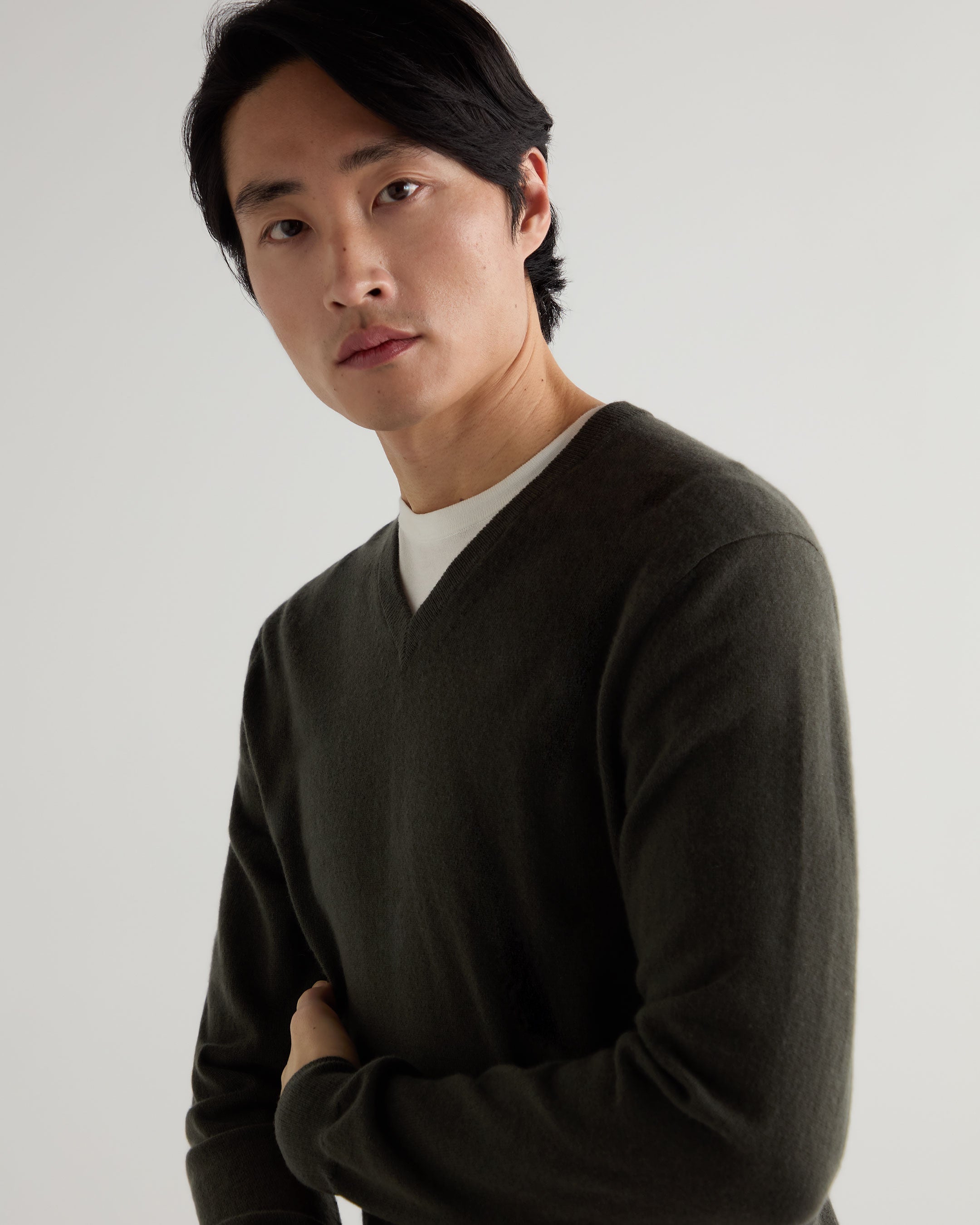 Men's Burlington V-Neck Cashmere Sweater in Arabica Khaki Green - Soft & Warm Winter Pullover for Office, Travel & Casual Wear