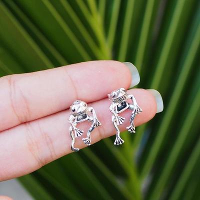 Stylish Frog Earrings for Women - Cute Animal Jewelry for Casual & Party Wear - Perfect Gift for Nature Lovers