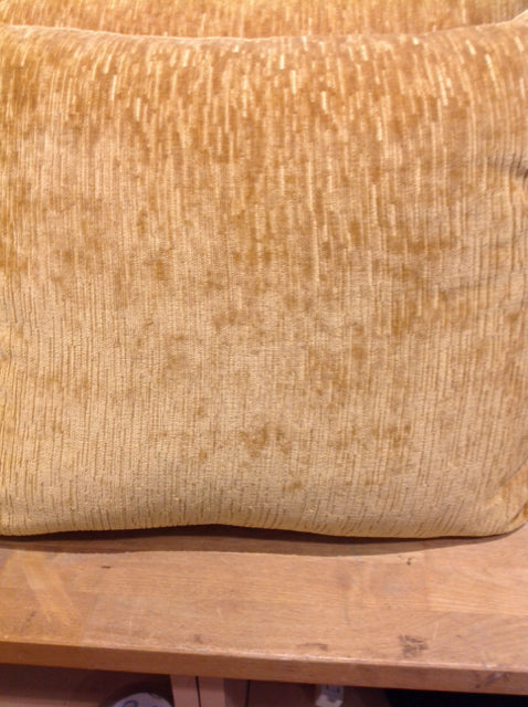 18K Gold Textured Pillow - Luxury Decorative Throw Pillow for Sofa, Bed & Home Decor - Perfect for Living Room, Bedroom & Office