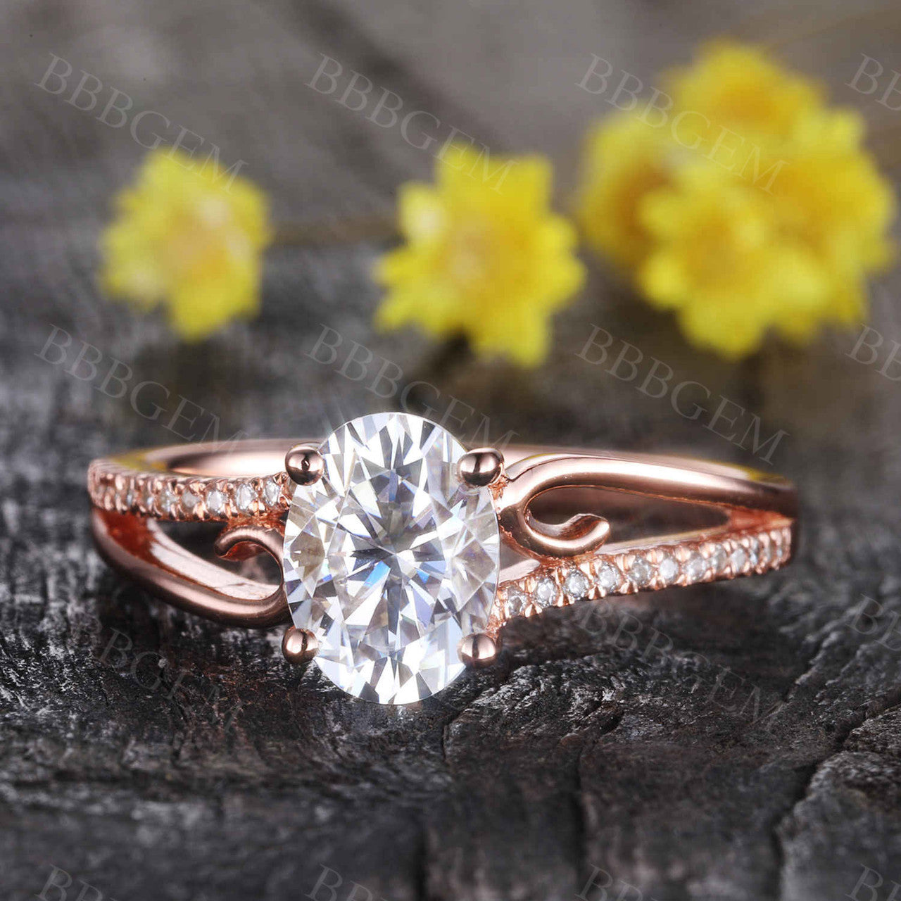 Vintage Moissanite Engagement Ring for Women - Antique Curve Solitaire Wedding Band, Anniversary Jewelry Gift - Perfect for Proposals, Weddings & Special Occasions