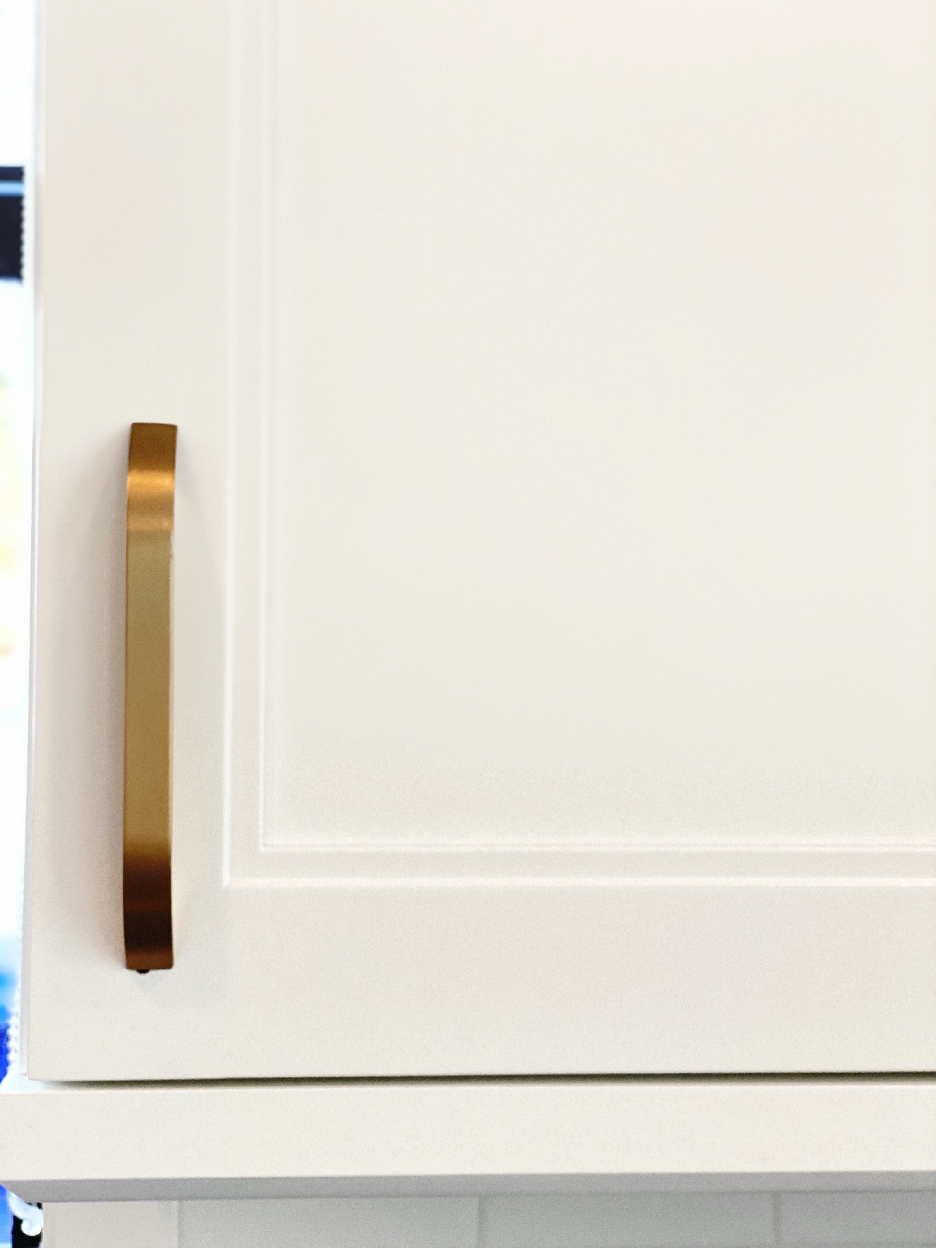 Mondrian Champagne Bronze Drawer Pulls - Elegant Cabinet Hardware for Kitchen & Bathroom - Modern Handle for Dressers, Cabinets, and Furniture (Set of 10) - Perfect for Home Renovation & DIY Projects