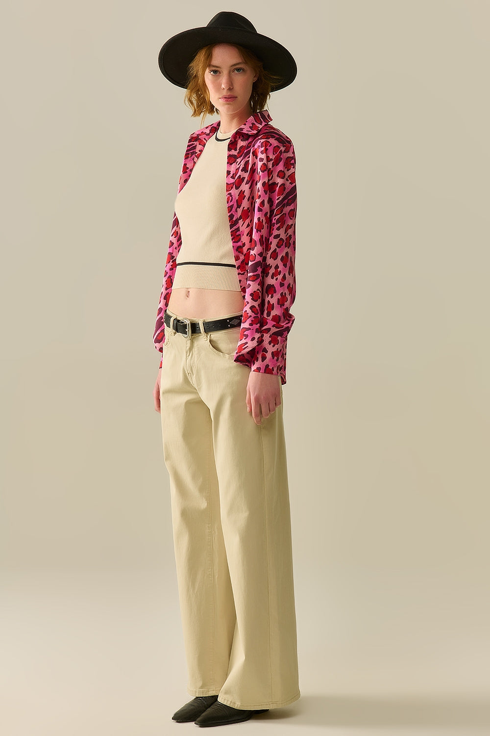 Beige Sleeveless Pullover with Black Line Details - Perfect for Casual Outfits, Layering & Summer Fashion