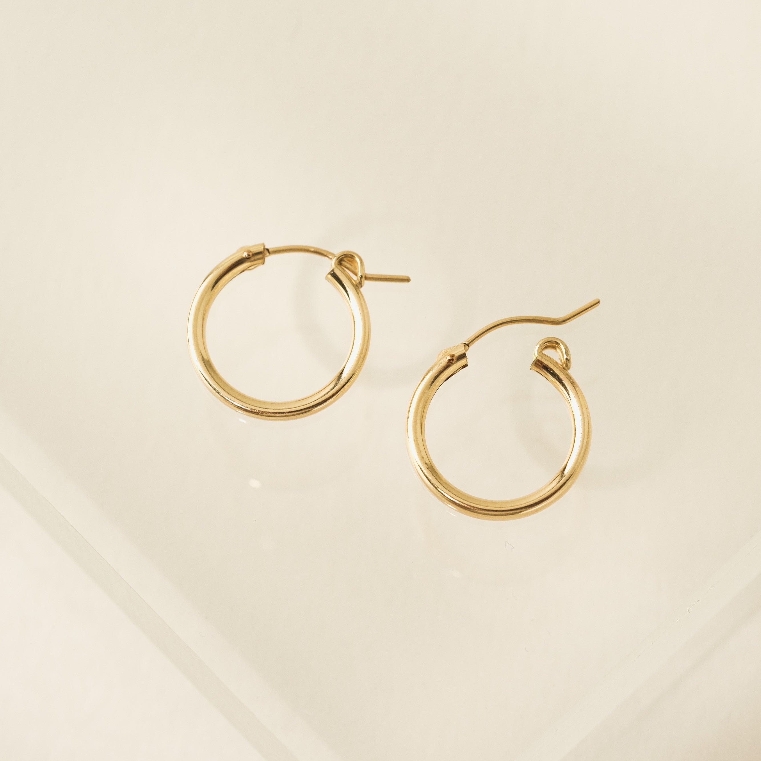 14K Gold Filled Wire Hoop Earrings for Women - Classic Circle Huggie Earrings for Everyday Wear, Gift Giving & Special Occasions