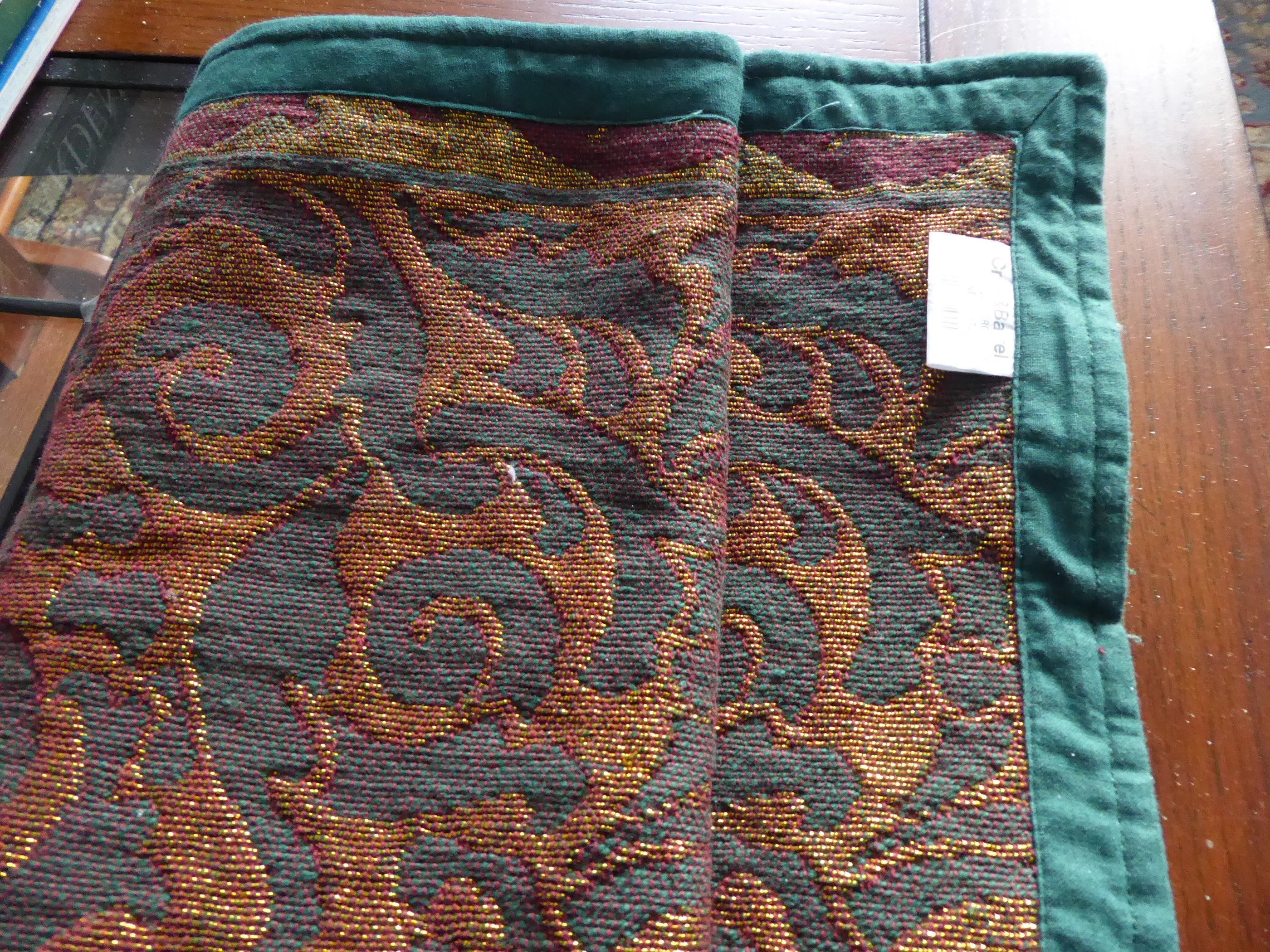 Elegant Metallic Tapestry Table Runner - Red, Green & Gold Holiday Decor - 72 Inch Long Dining Table Cover for Christmas, Thanksgiving & Special Occasions