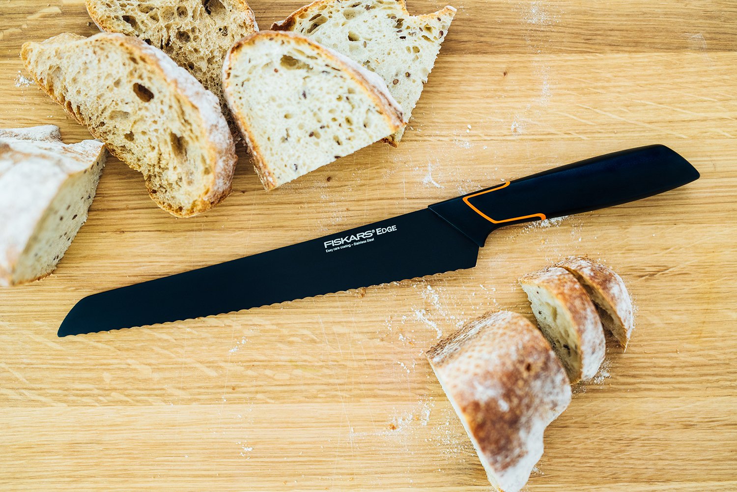 Fiskars 23 cm Edge Bread Knife - High-Quality Black Kitchen Knife for Slicing Bread, Baguettes & Pastries - Perfect for Home Baking, Restaurants & Catering