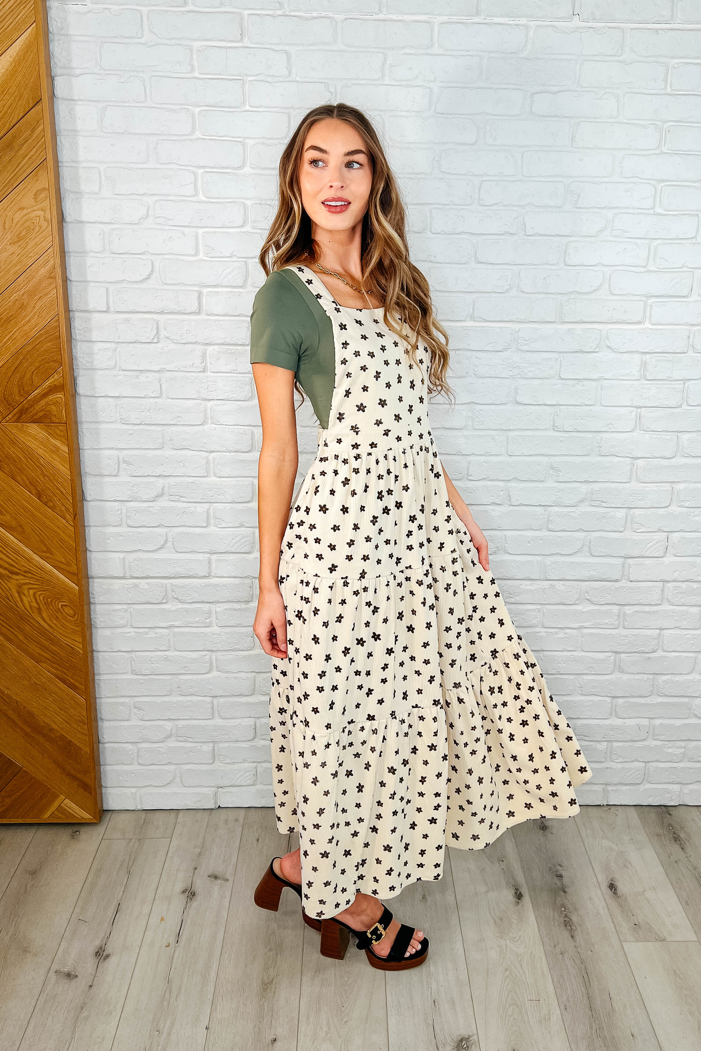 Elegant Floral Print Summer Dress for Women | Boho Chic Maxi Dress with Flowy Skirt | Perfect for Beach Vacations, Garden Parties & Date Nights