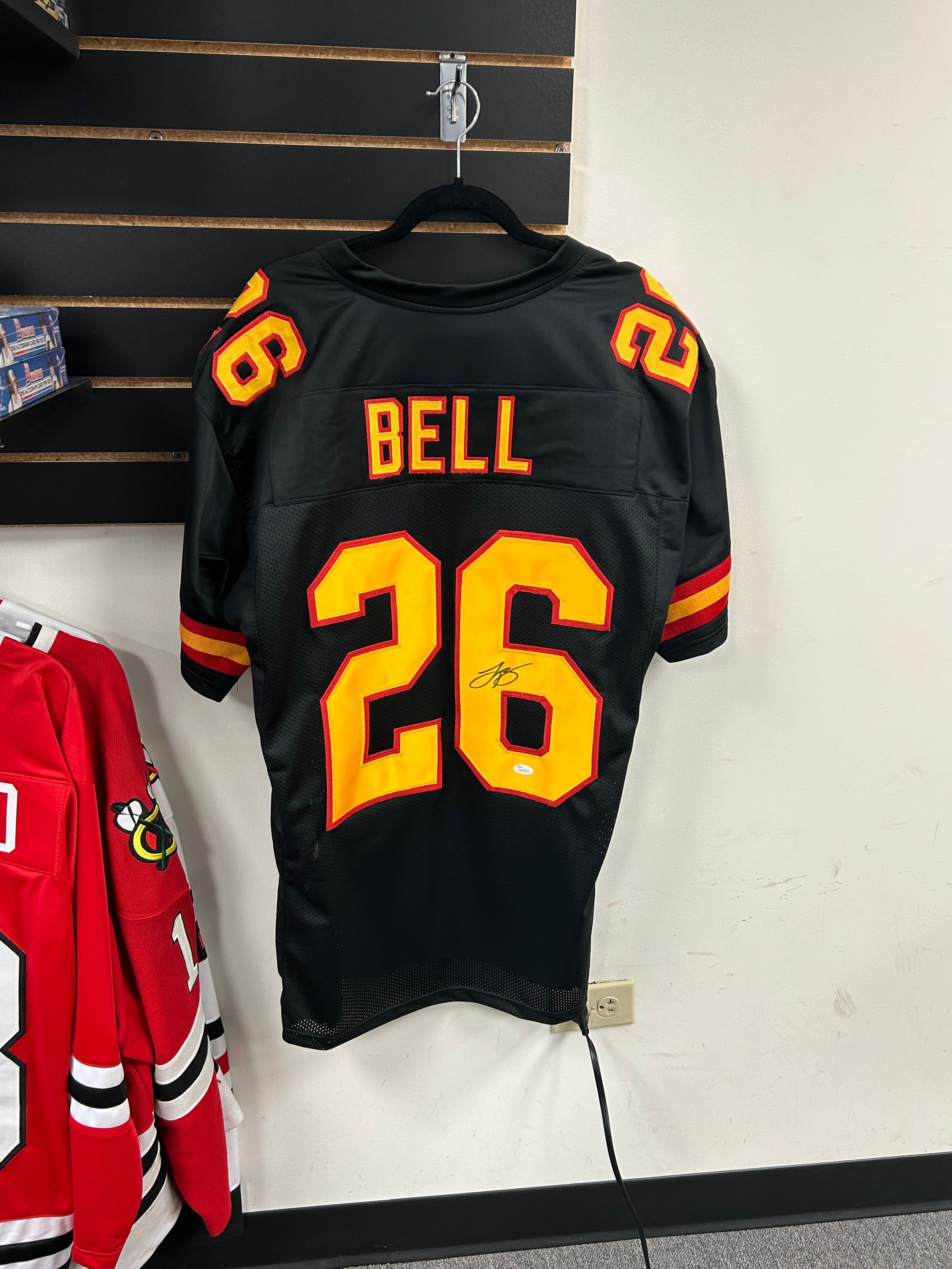 Authentic Le'Veon Bell Autographed Kansas City Chiefs Jersey with JSA Certificate - Perfect for NFL Collectors, Sports Memorabilia Fans, and Game Day Display