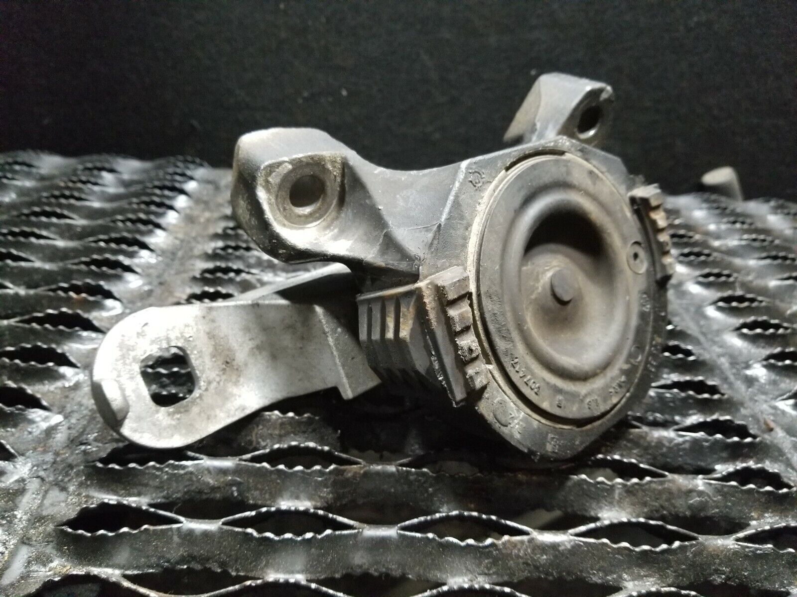 05 06 07 Volvo S40 2.4L Engine Mount Replacement - OEM Quality - Compatible with Volvo S40 2.4L Models - Perfect for Smooth Ride & Vibration Reduction