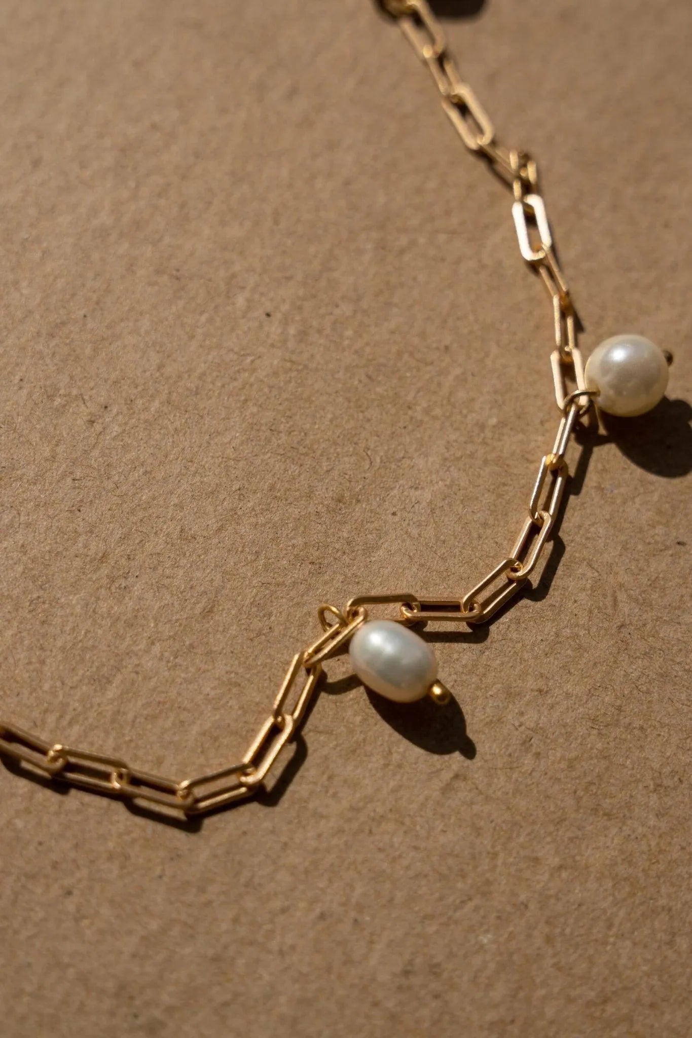 Elegant Preppy Pearl Necklace for Women - Classic & Timeless Jewelry Gift for Her - Perfect for Weddings, Parties & Everyday Wear