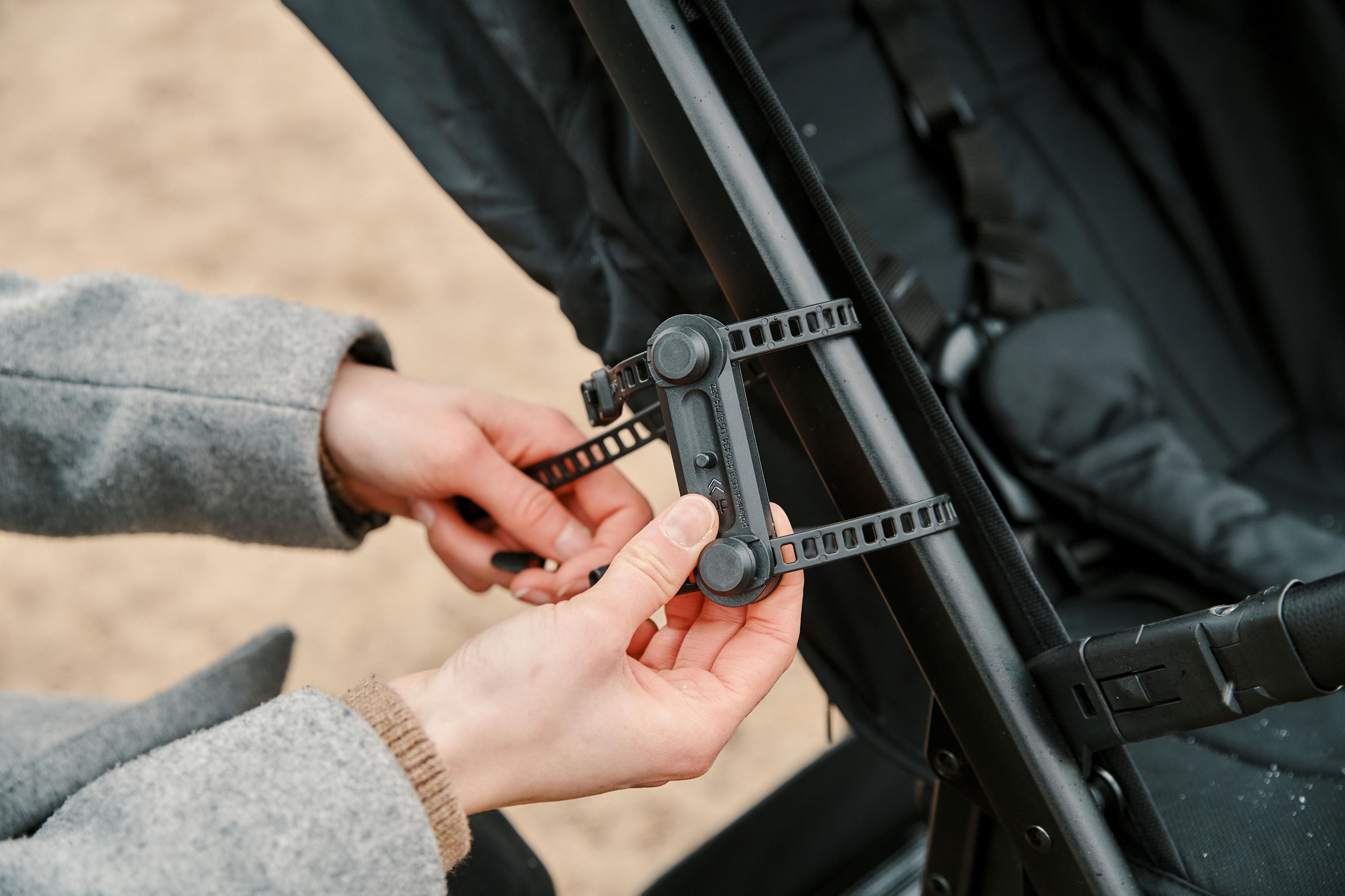 Fidlock TWIST Universal Base - Magnetic Bike Phone Mount for Cycling, Motorcycle & Outdoor Sports - Secure & Easy-to-Use Smartphone Holder for iPhone & Android Devices