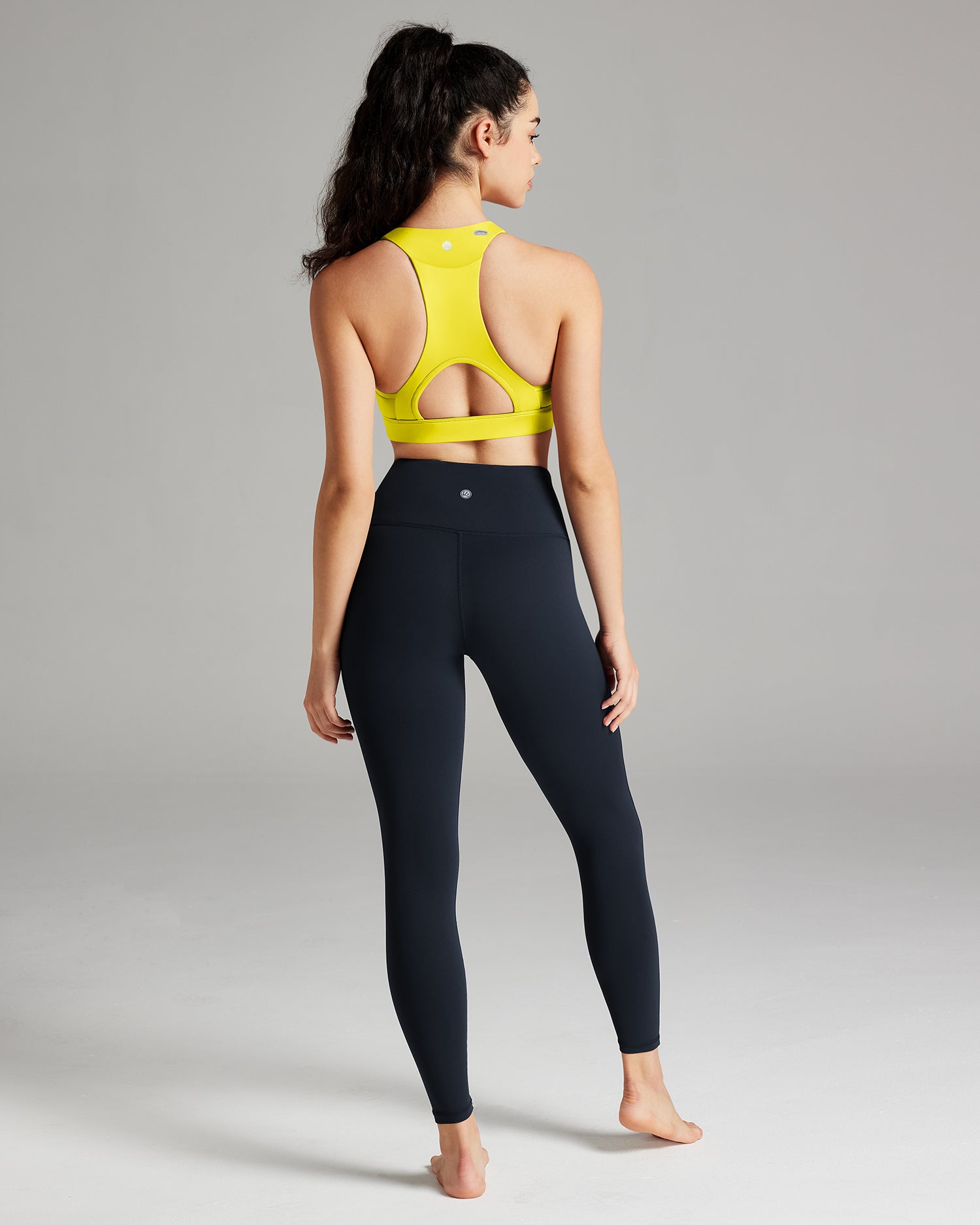 Women's V-Neck Pocket Sports Bra - Comfortable Workout Top for Running, Yoga & Gym - Perfect for Active Lifestyles