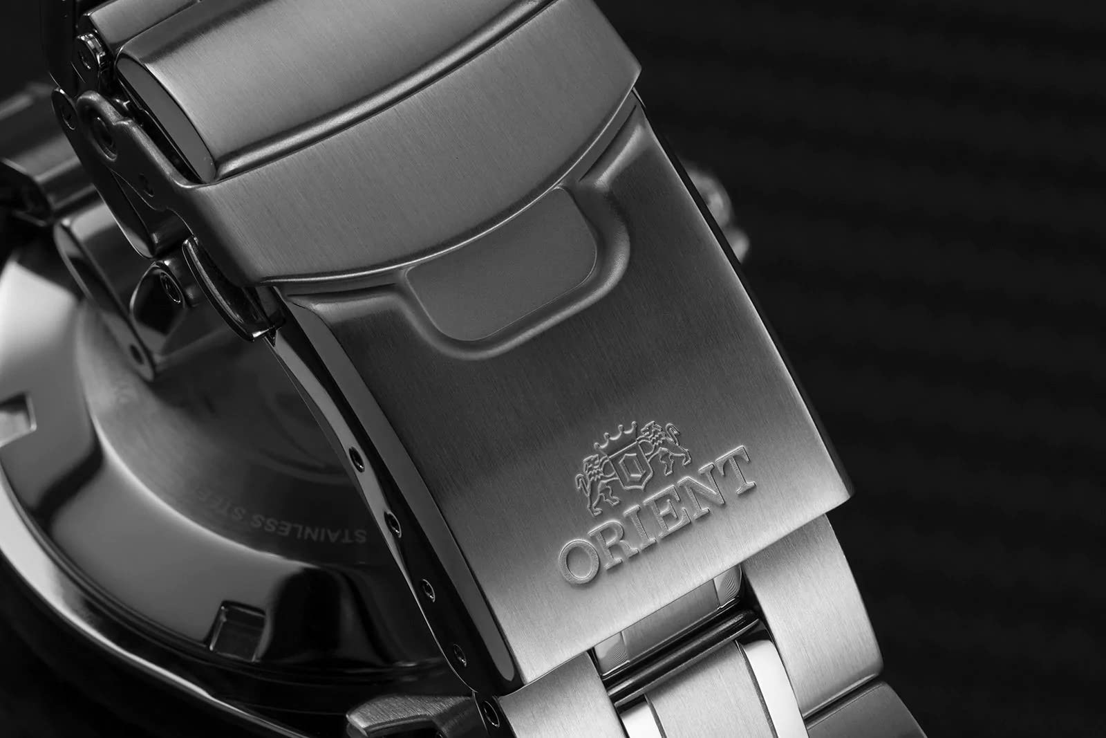Orient Men's Japanese Automatic Hand-Winding Stainless Steel 200M Water Resistant Diver Watch - Perfect for Scuba Diving, Swimming & Outdoor Adventures