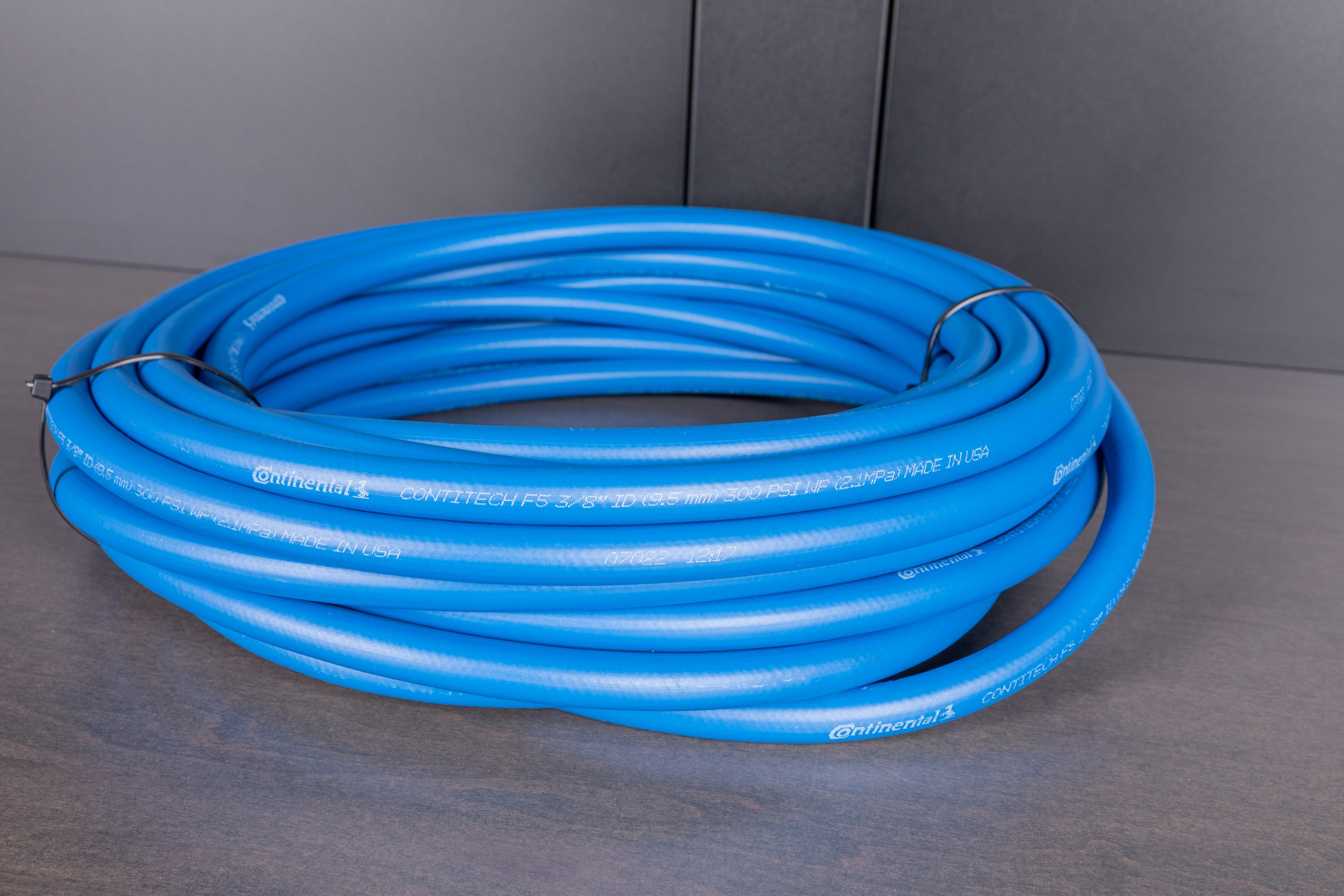 3/8 Inch Heavy Duty Air Hose - 50 Foot High Pressure Rubber Air Line for Pneumatic Tools, Compressors, and Inflators - Ideal for Automotive, Construction, and Workshop Use