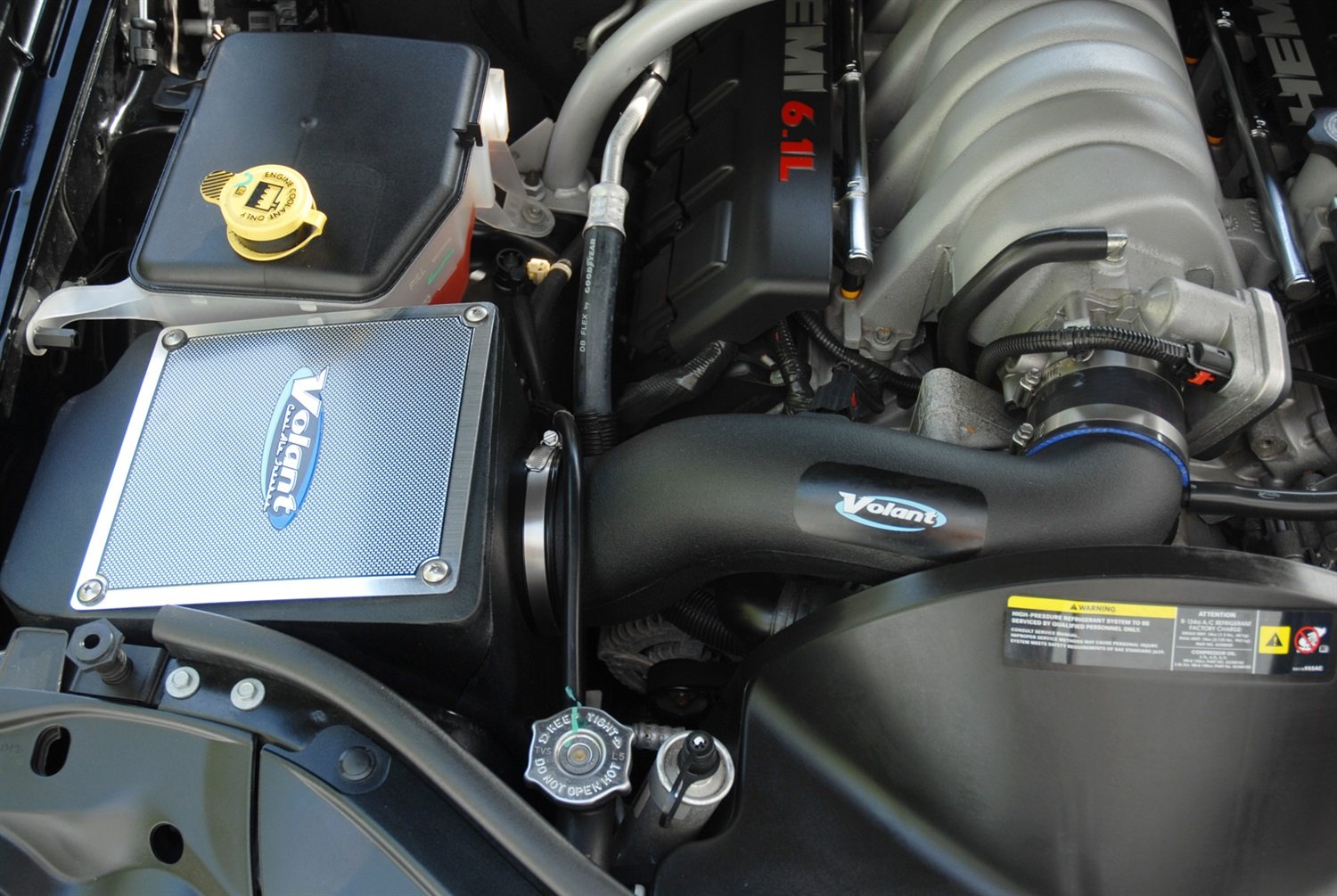 Volant 18047 High Performance Cool Air Intake System Kit - Increase Horsepower & Fuel Efficiency for Trucks & SUVs - Perfect for Off-Roading & Daily Commuting