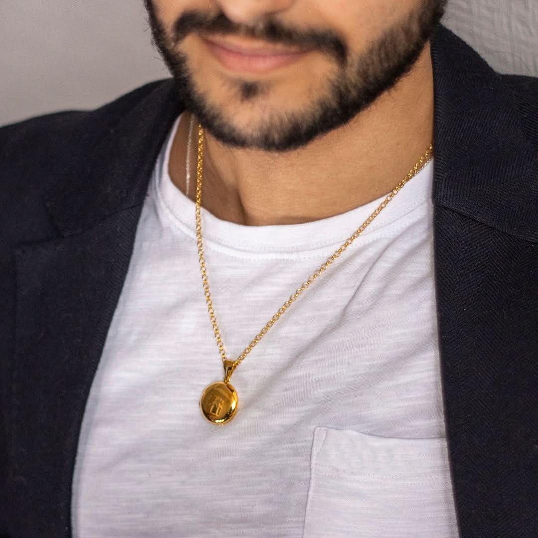 Men's Gold Round Locket Necklace - Vintage Photo Pendant for Gifts, Anniversaries & Special Occasions | Perfect for Valentine's Day, Weddings & Keepsakes