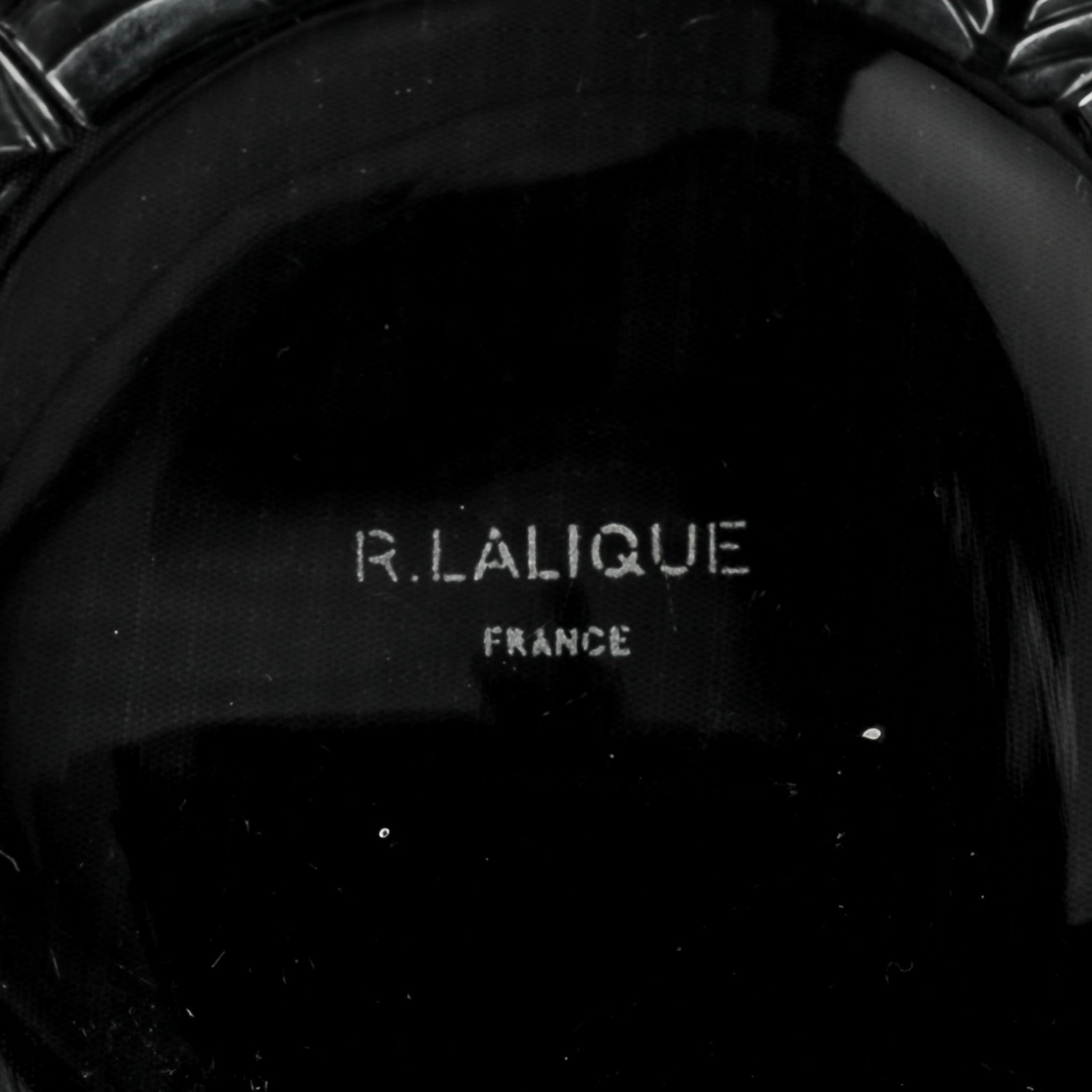 LALIQUE Ormeaux Plate - Handcrafted Crystal Decorative Plate for Home Decor, Gift, and Dining Table Centerpiece