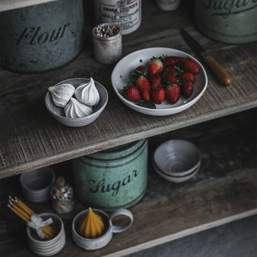 Ceramic Berry Plate - Elegant Serving Dish for Fresh Fruits, Desserts & Snacks - Perfect for Parties, Picnics & Home Decor