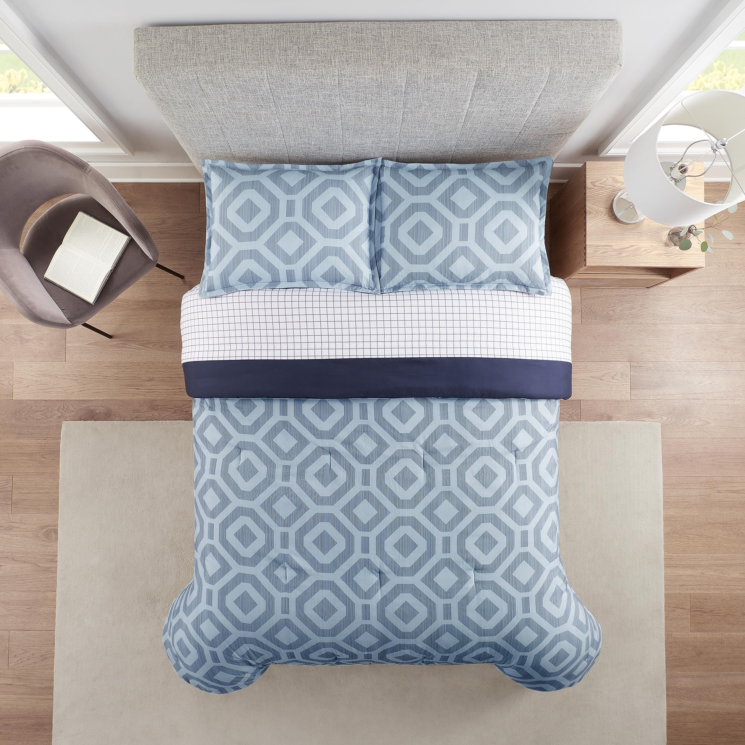 Serta Simply Clean Skyler Soft 7-Piece Geometric King Size Bed in a Bag Complete Bedding Set - All-Season Comforter with Sheets & Pillowcases, Blue | Perfect for Master Bedrooms, Guest Rooms & Dorm Decor