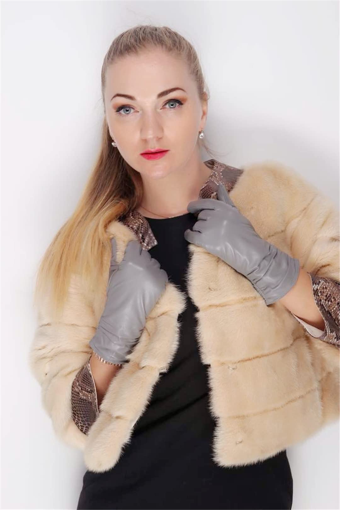 Premium Light Gray Women's Sheepskin Leather Gloves - Winter Warm Mittens for Ladies | Fashionable & Soft Touch | Perfect for Cold Weather, Outdoor Activities & Holiday Gifts
