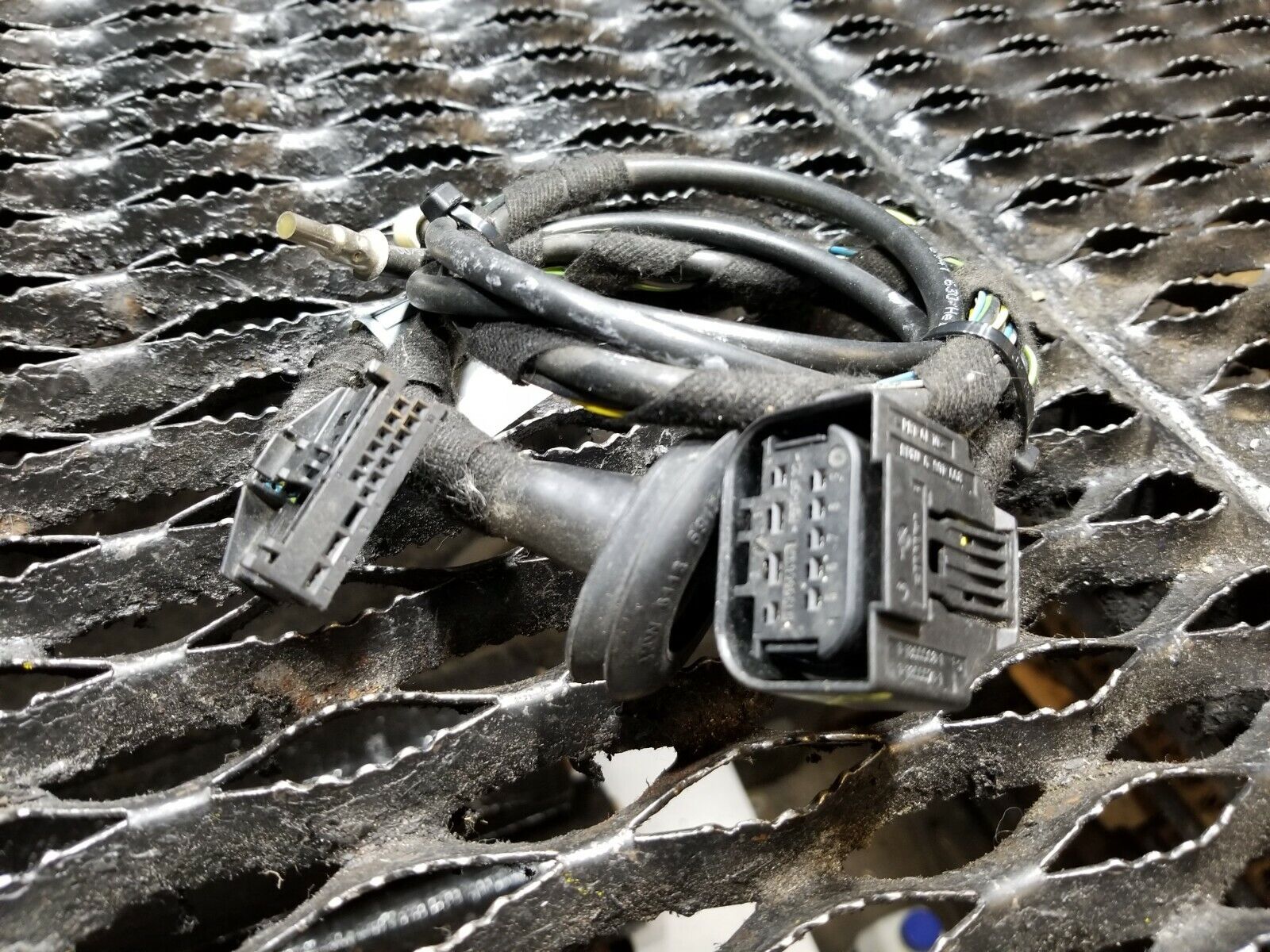 02 03 04 05 BMW 745i E65 Front Right Passenger Door Wire Harness OEM 6934021 - Perfect for Electrical Repairs & DIY Car Maintenance