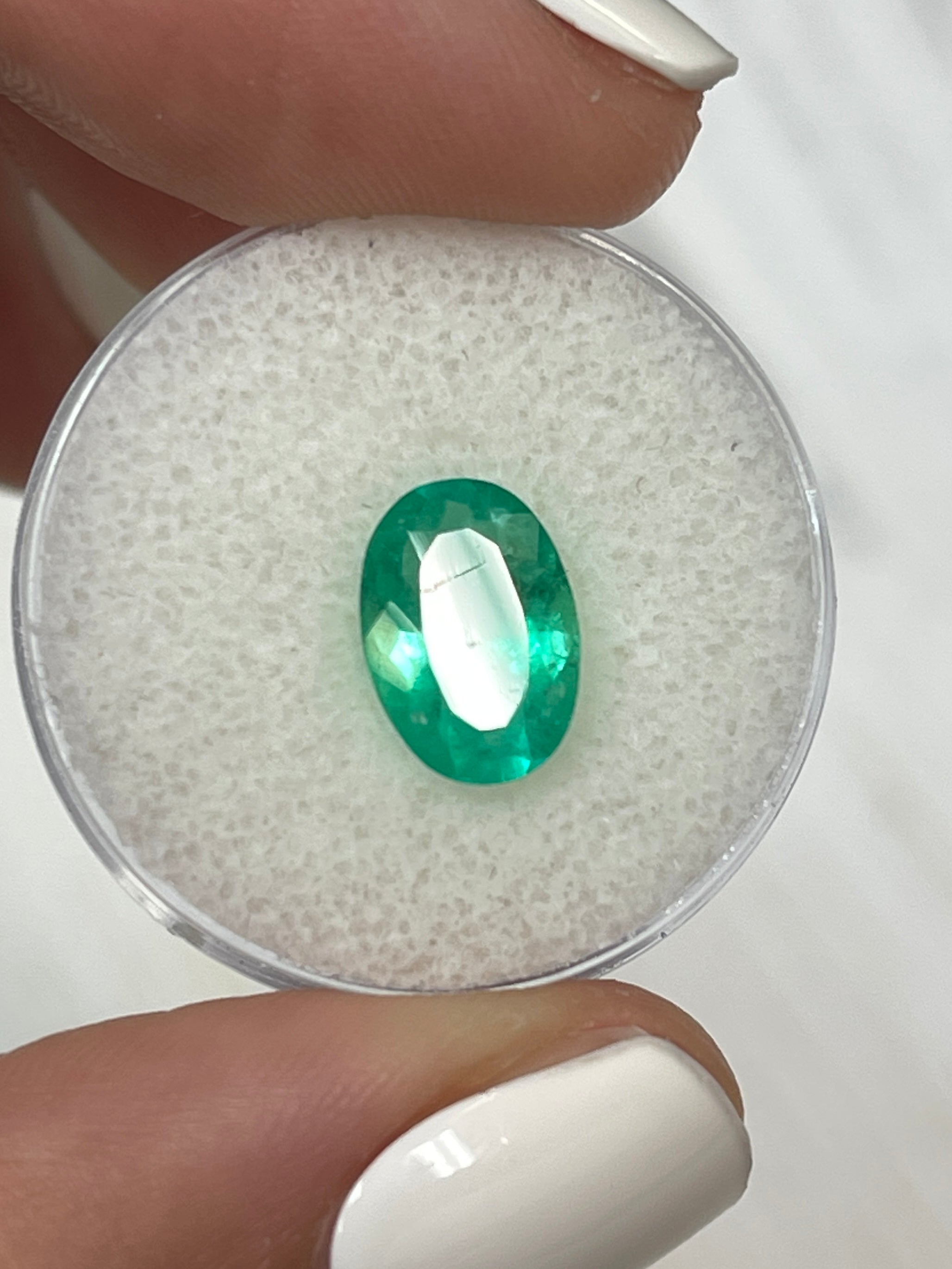 1.96 Carat 11x8mm Oval Cut Loose Colombian Emerald Gemstone - Apple Green Elongated Emerald for Jewelry Making, Engagement Rings & Luxury Gifts