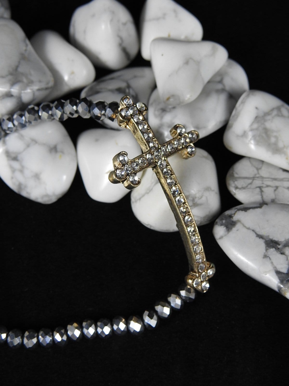 Stylish Unisex Cross Bracelet for Men & Women - Black or Silver Options - Perfect for Everyday Wear, Gifts & Religious Occasions