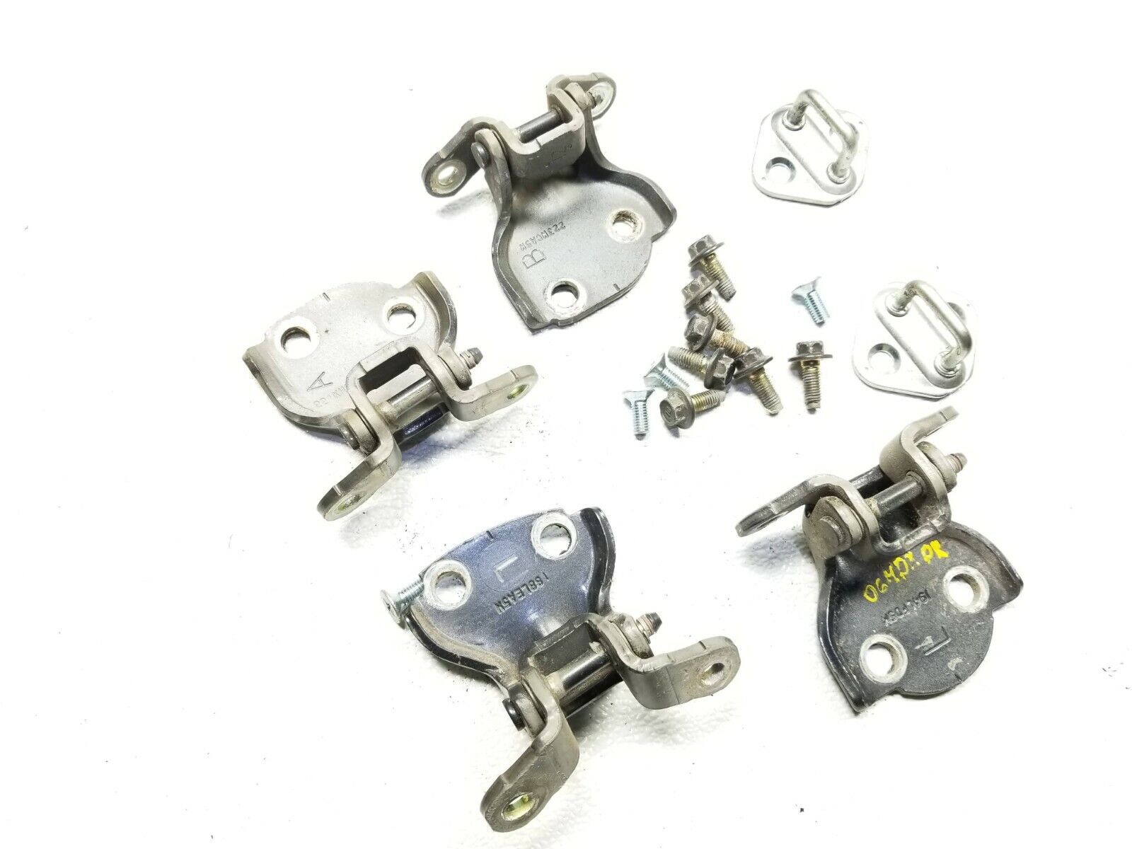 2003-2006 Acura MDX Left Driver Side Door Hinge OEM Replacement Part - Perfect for Door Repair & Maintenance | Fits 55k Miles Vehicles