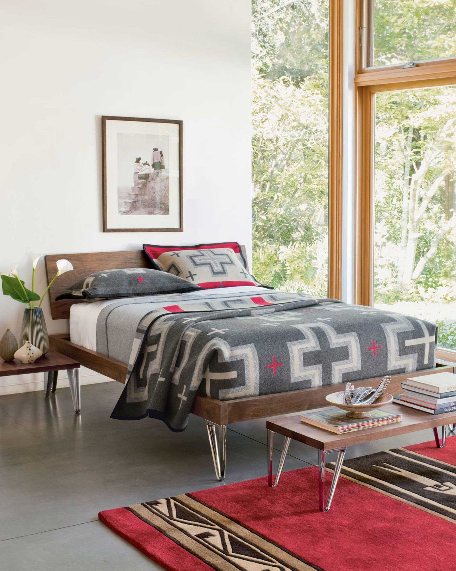 PENDLETON San Miguel Warm Wool Patterned Throw Blanket - Grey Queen Size Blanket for Sofa, Bed & Couch - Cozy Winter Home Decor Gift