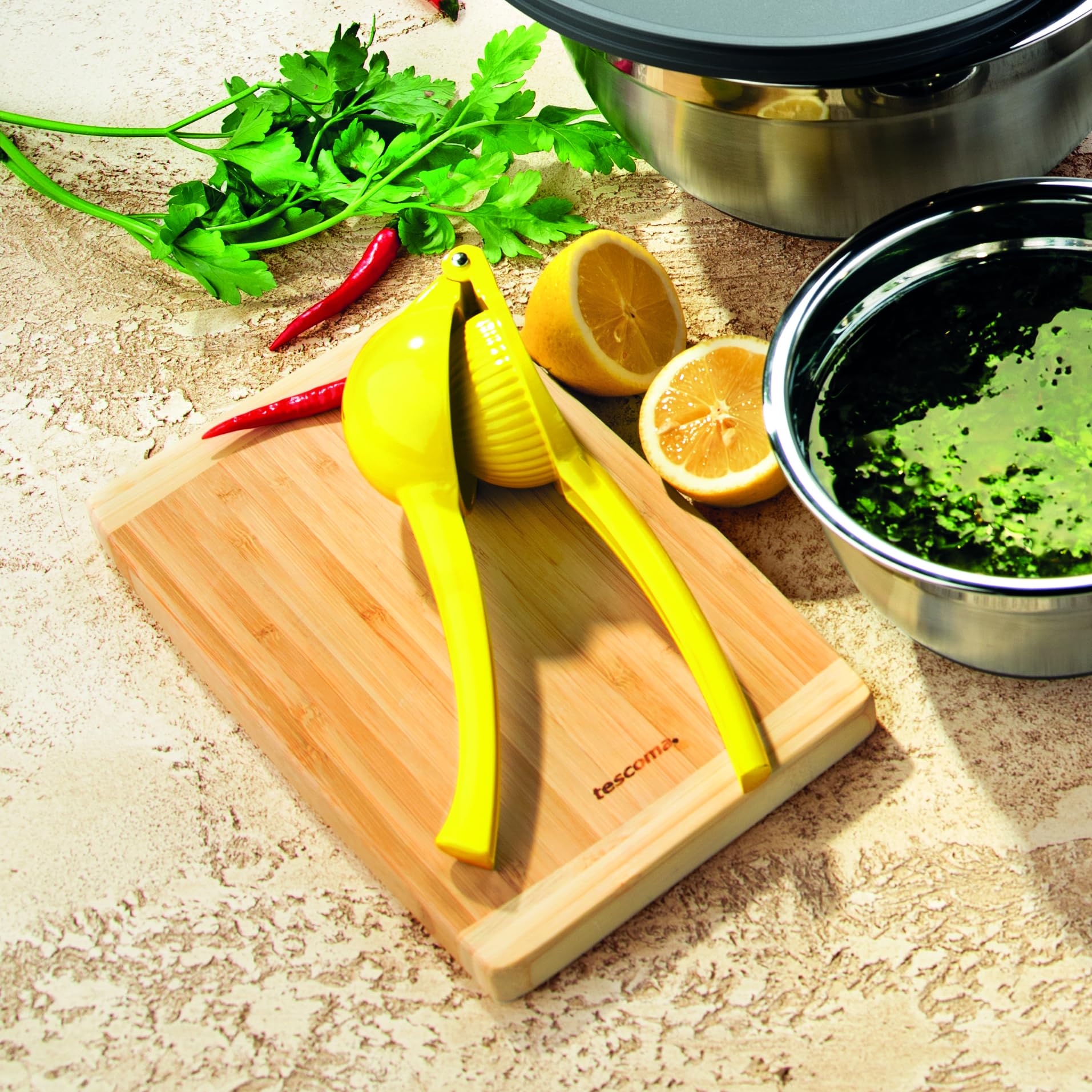Tescoma GrandCHEF Premium Stainless Steel Lemon Juicer - Easy Squeeze Citrus Press for Fresh Lemonade, Cocktails & Cooking - Perfect for Home Bars, Restaurants & Kitchen Use