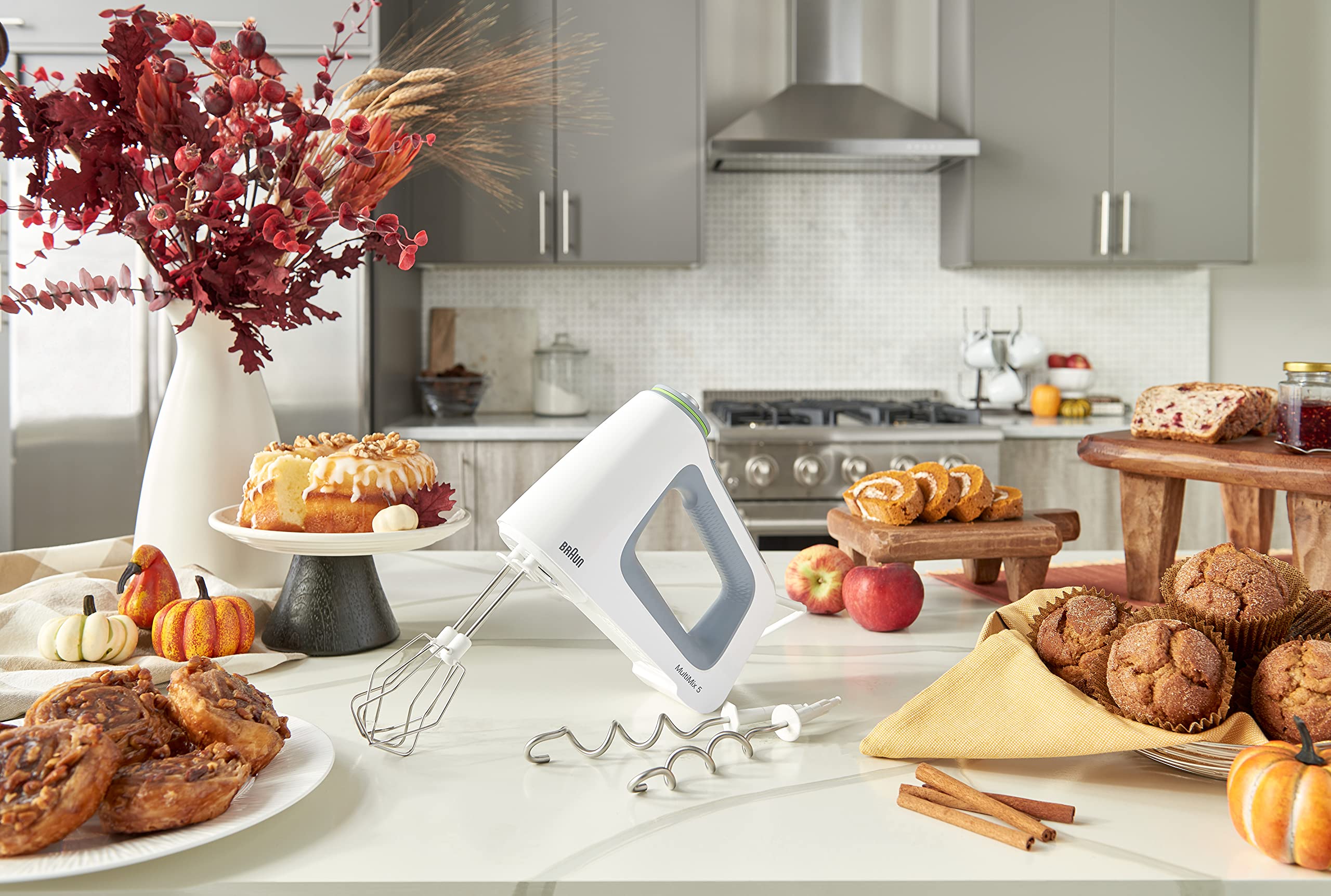 Braun HM5100WH 5-Speed Hand Mixer with Stainless Steel Blades - Powerful 250W Electric Handheld Mixer for Baking, Whipping, Beating - Perfect for Cakes, Cookies, Dough & More (White)