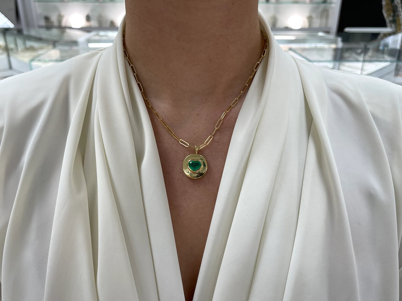 2.30 Carat 18K Gold Emerald Heart Signet Pendant Necklace - Elegant Jewelry Gift for Women, Perfect for Valentine's Day, Anniversary & Special Occasions