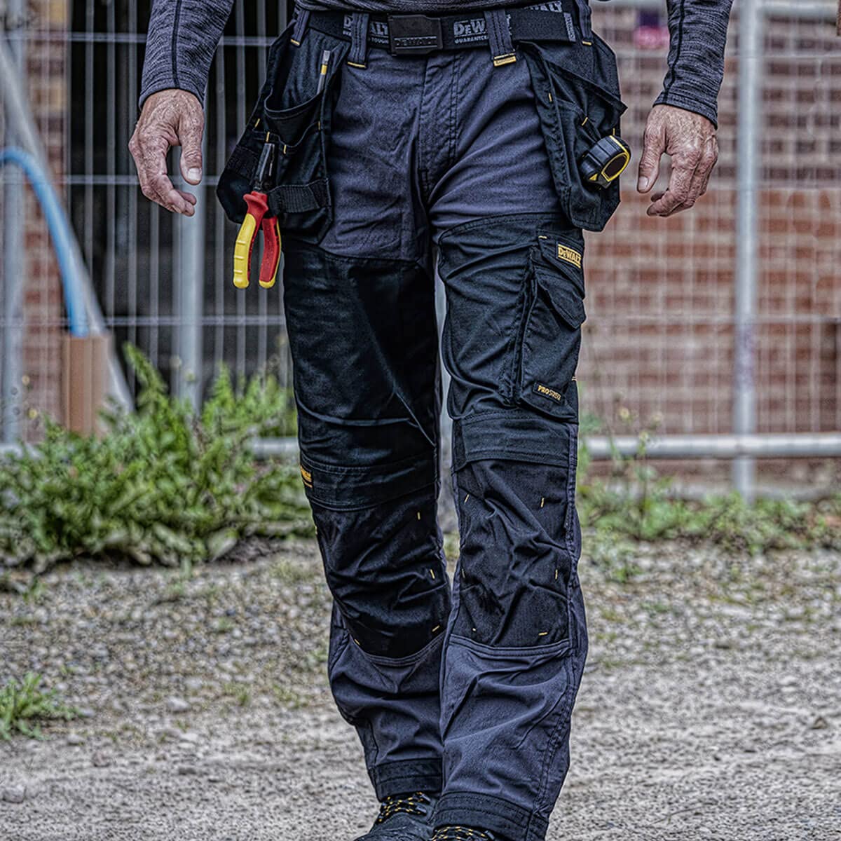 DeWalt Pro Tradesman Work Pants for Men - Durable Construction Work Trousers with Utility Pockets - Perfect for Carpenters, Electricians & Construction Workers