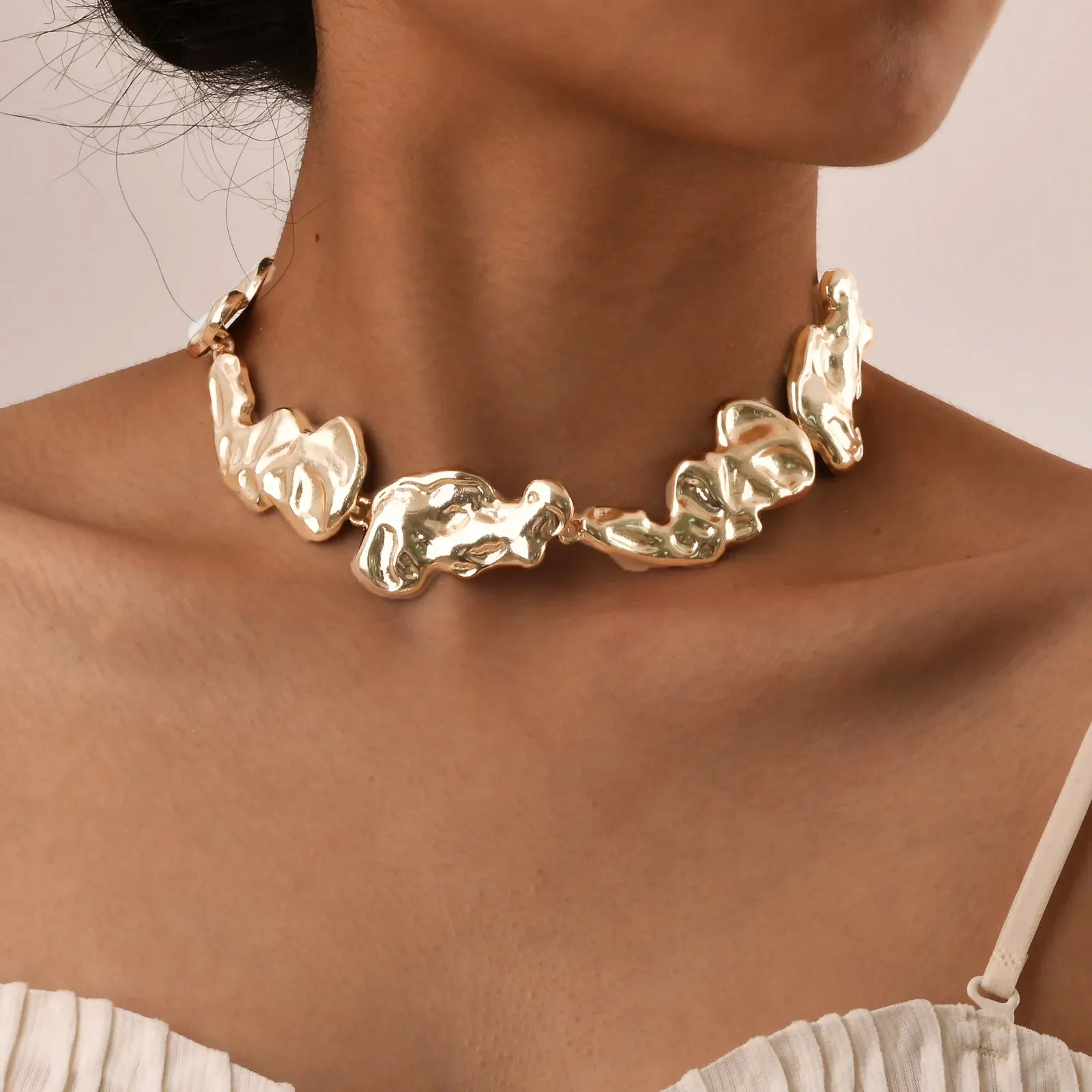 48g Alloy Geometric Choker Necklace for Women - Punk Style Liquid Pleated Irregular Clavicle Chain - Perfect for Banquets, Parties & Statement Jewelry Looks