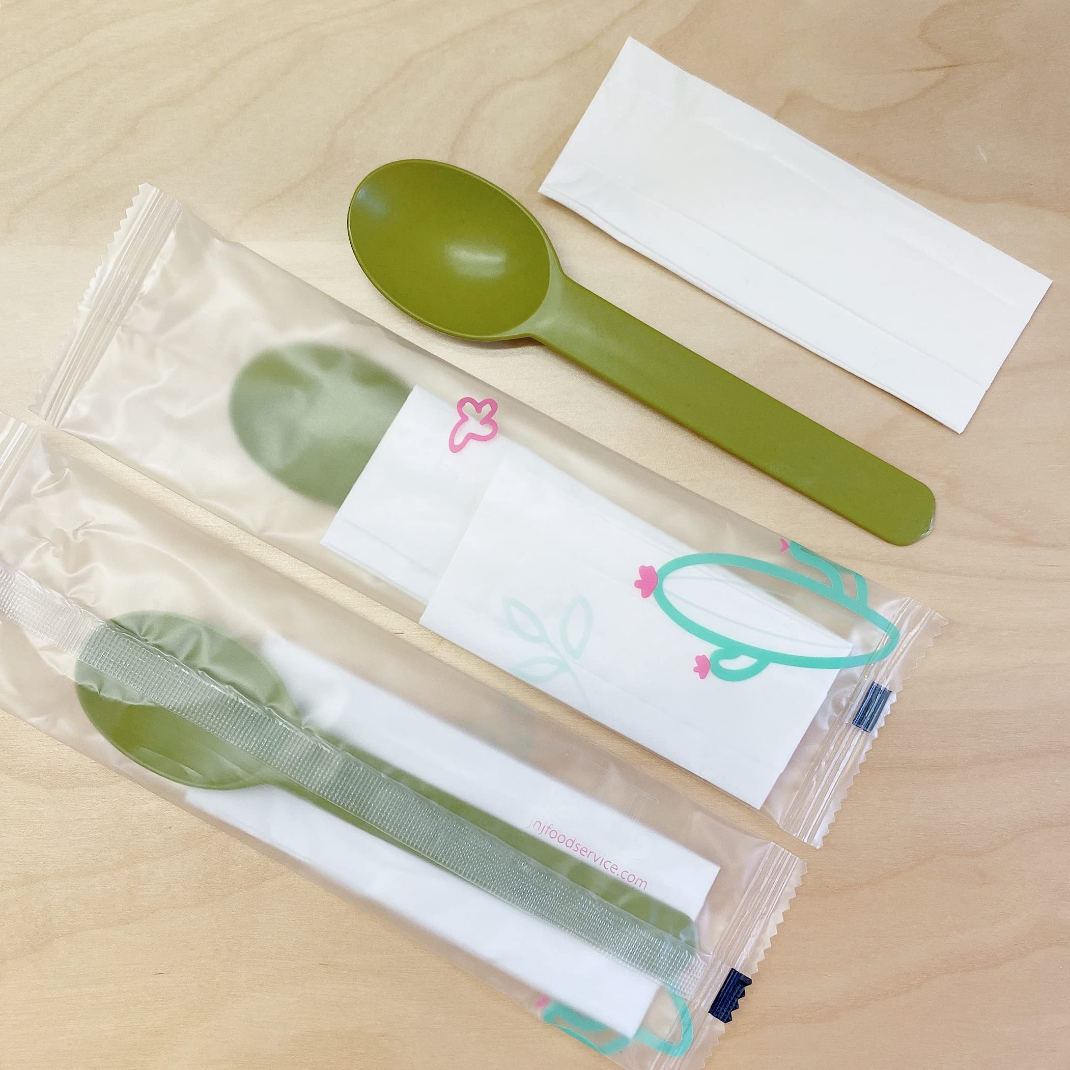 Eco-Friendly Disposable Cornstarch Spoons with Napkins - 500 Pack, Biodegradable & Compostable Cutlery for Parties, Picnics, and Takeout (Green)