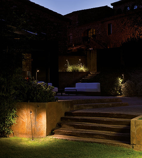 Brisa Outdoor Lamp - Waterproof LED Solar Light for Garden, Patio, and Pathway - Perfect for Backyard, Deck, and Landscape Lighting