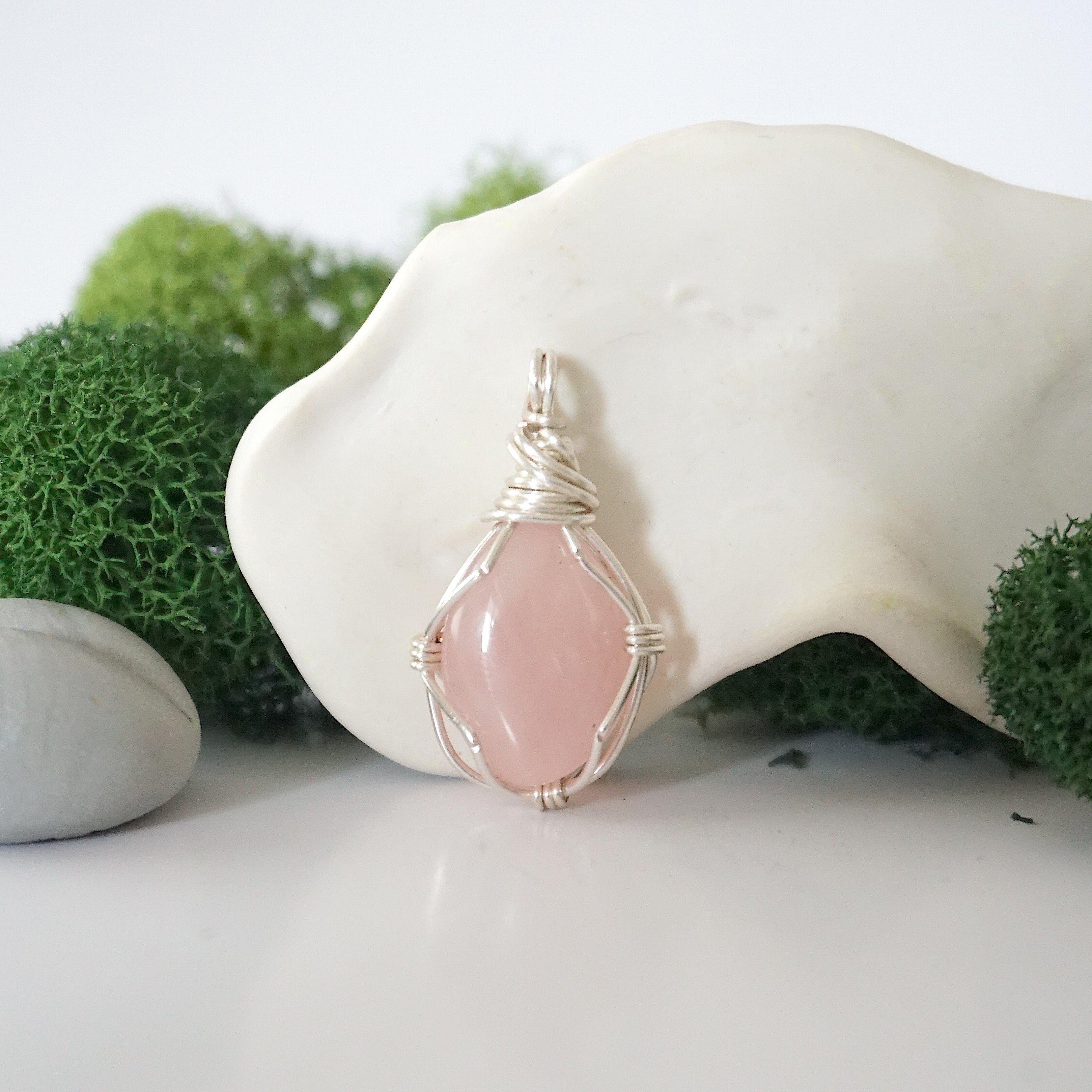 Simple Birthstone Necklace - Rose Quartz Crystal Pendant for Women | Elegant Jewelry Gift for Birthday, Anniversary & Valentine's Day | Perfect for Everyday Wear & Special Occasions