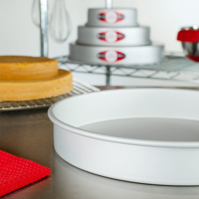 Fat Daddio's Pro Series 2-Inch Height Cake Pan - Professional Baking for Cakes, Cupcakes & Desserts - Perfect for Home Bakers & Commercial Kitchens
