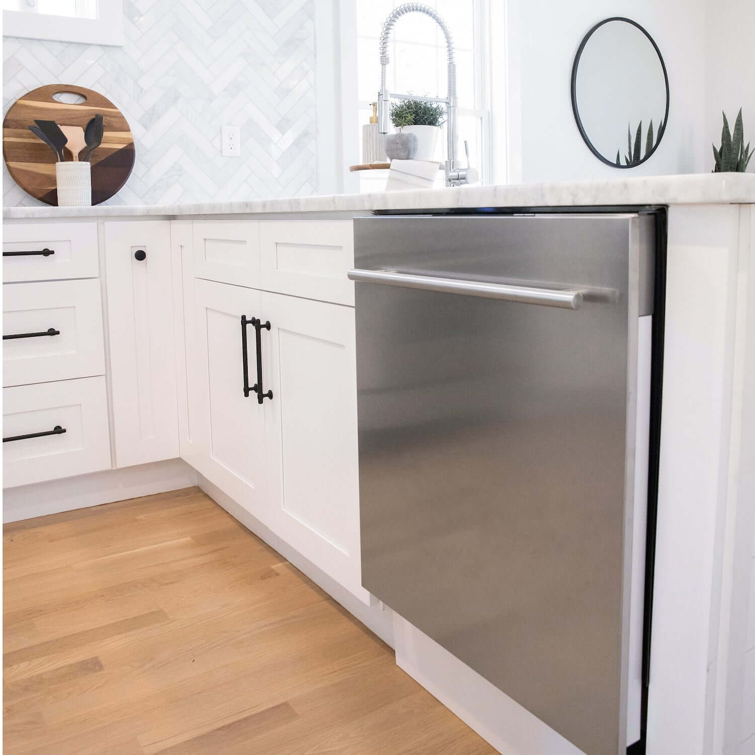 ZLINE 24 Inch Built-In Dishwasher - Stainless Steel Panel & Tub, Modern Handle, Ultra Quiet 52dBa (DW SN 24) - Perfect for Small Kitchens & Open-Concept Homes