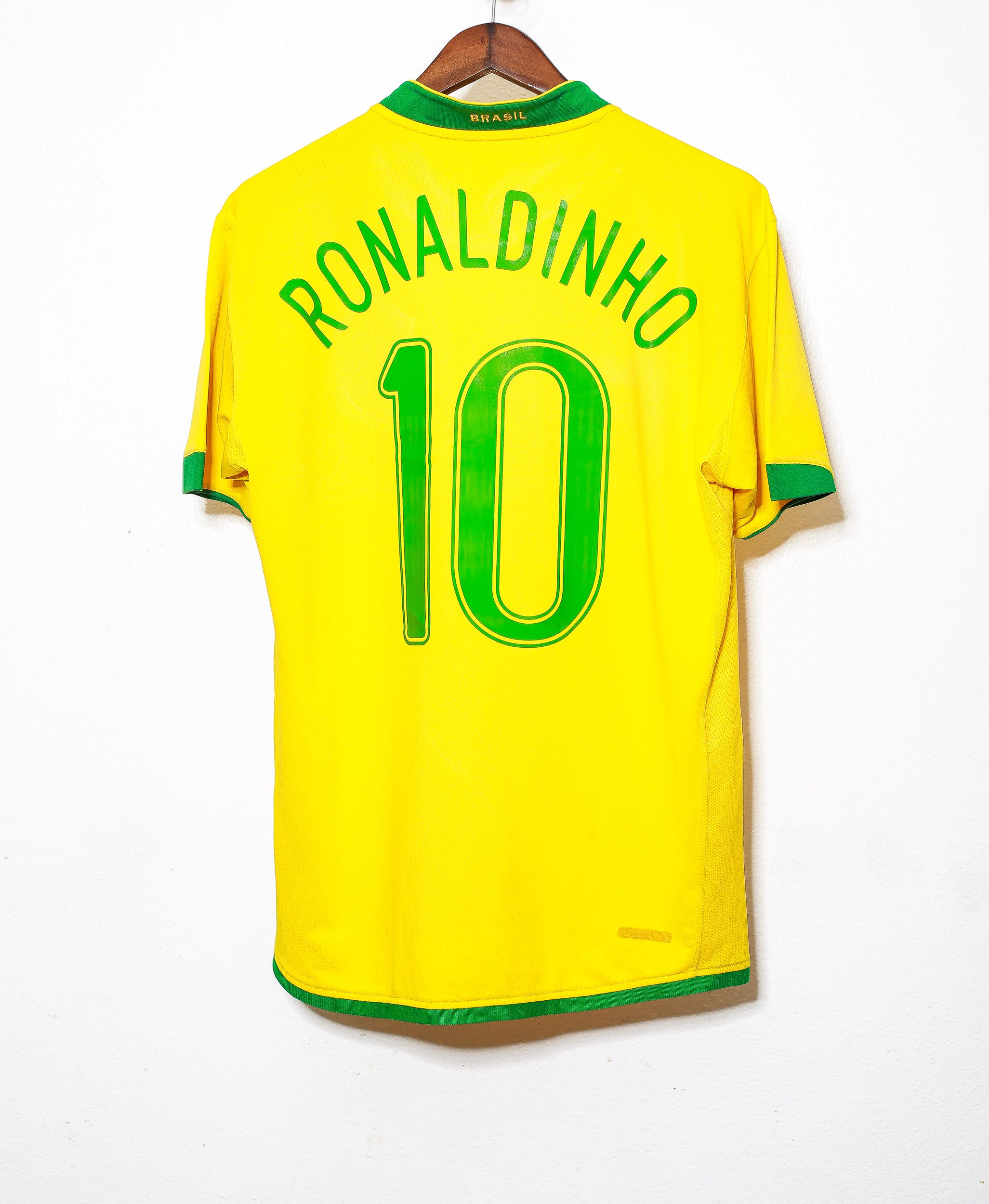 2006 Brazil Home #10 Ronaldinho Jersey (Large) - Authentic Soccer Shirt for Fans & Collectors - Perfect for Matches, Gifts & Memorabilia