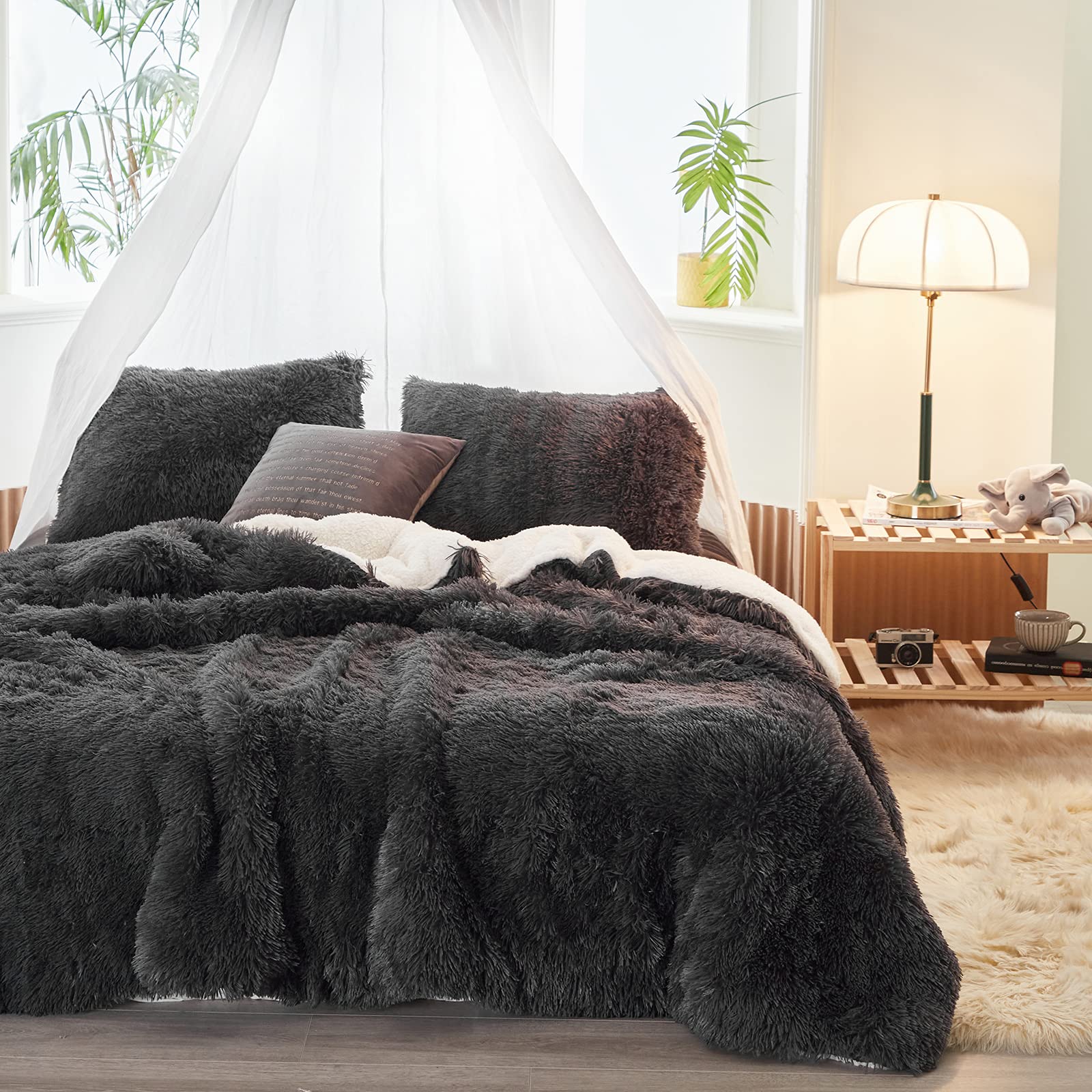 Luxury Faux Fur Shaggy Comforter Set King Size - Plush & Sherpa Reversible Winter Bedding in Black | Ultra Soft 3-Piece Fluffy Fuzzy Comforter with Pillowcases (1 Comforter + 2 Shams) | Perfect for Cozy Winter Nights, Bedroom Upgrade & Gift Giving