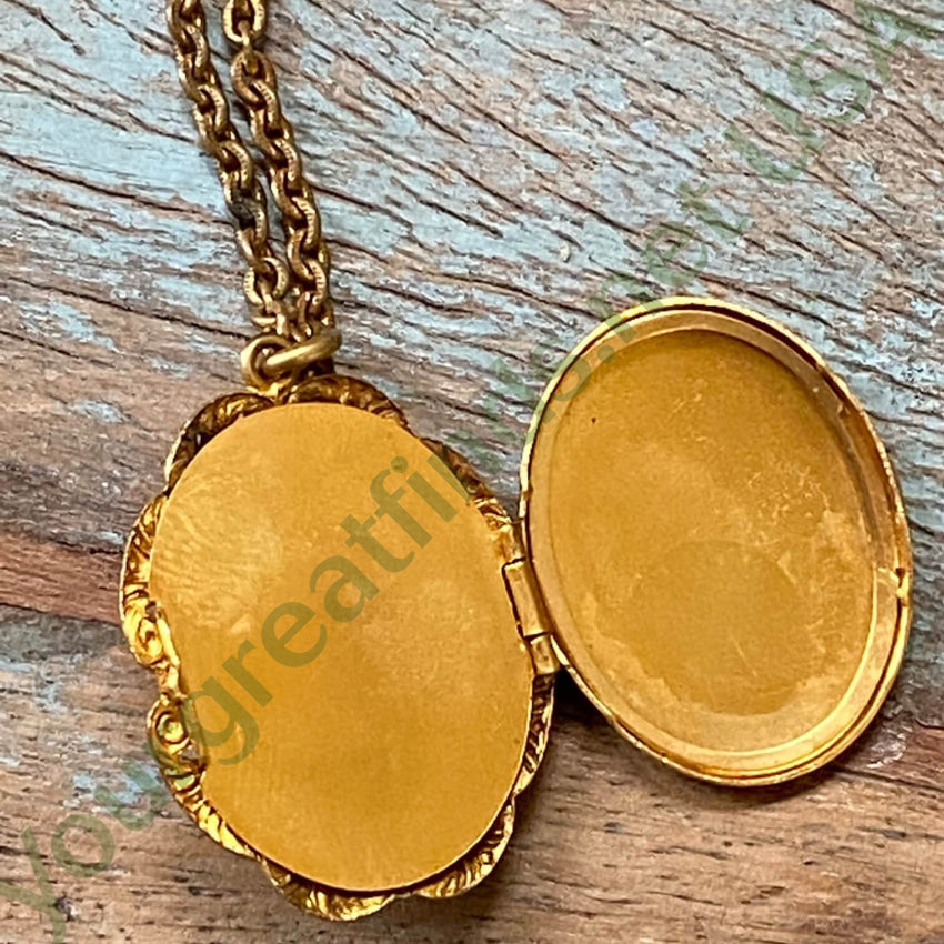 Vintage Gold Filled Carved Shell Cameo Pendant Necklace - Elegant Antique Jewelry for Women, Perfect for Weddings, Parties & Special Occasions