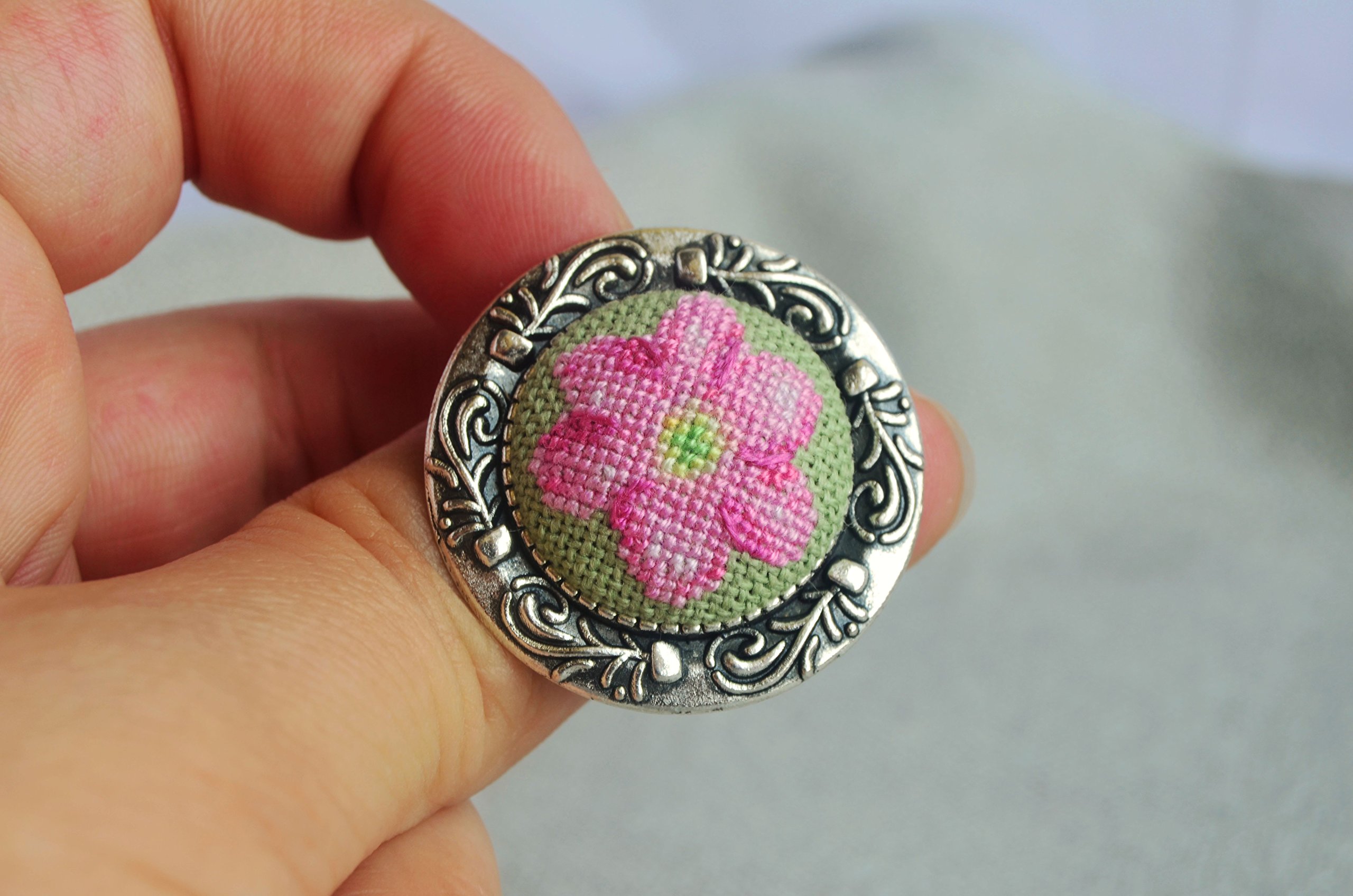 Handmade Embroidered Floral Brooch - Pink Flower Pin for Women - Perfect for Weddings, Parties & Gift Giving