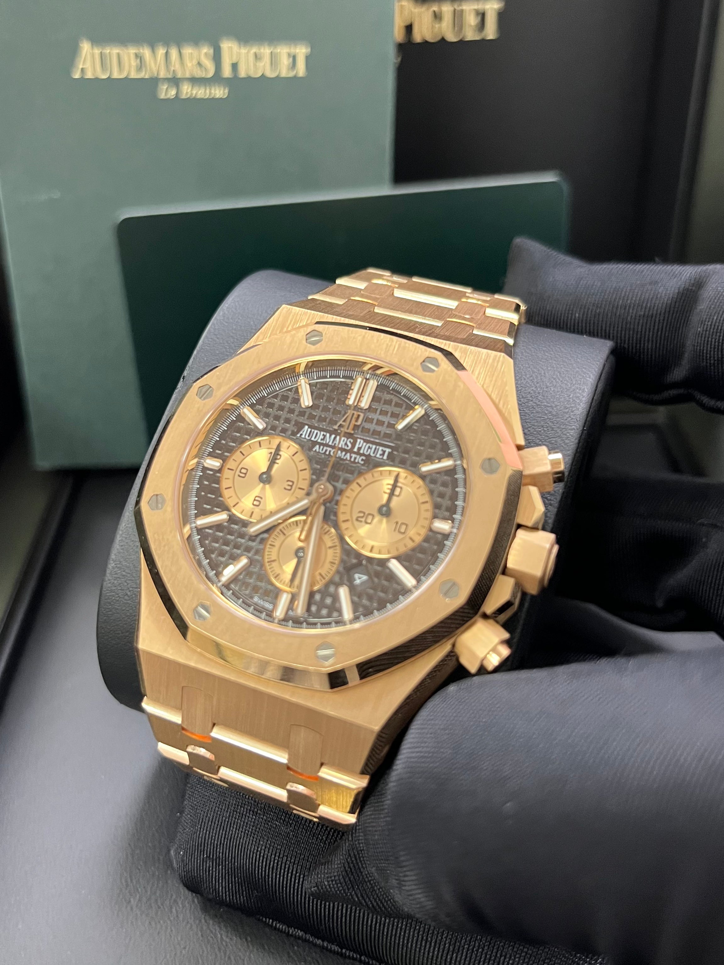 Audemars Piguet Royal Oak Selfwinding Chronograph Watch - 18K Rose Gold Case, Chocolate Dial with Rose Gold Subdials (Ref#26331OR.OO.D821CR.01) | Luxury Swiss Timepiece for Men, Perfect for Business Meetings & Formal Events