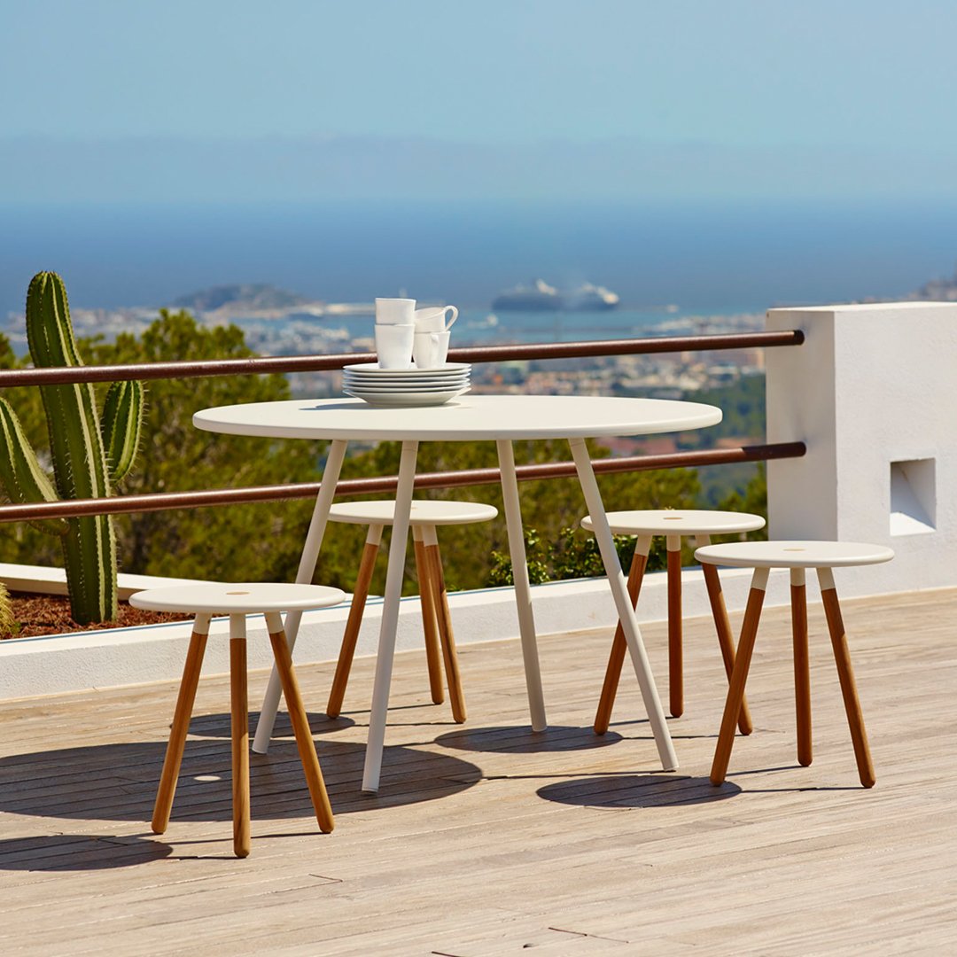 Outdoor Side Table with Storage - Foldable Footstool for Patio, Garden, Poolside & Camping - Perfect for Drinks, Books & Relaxing