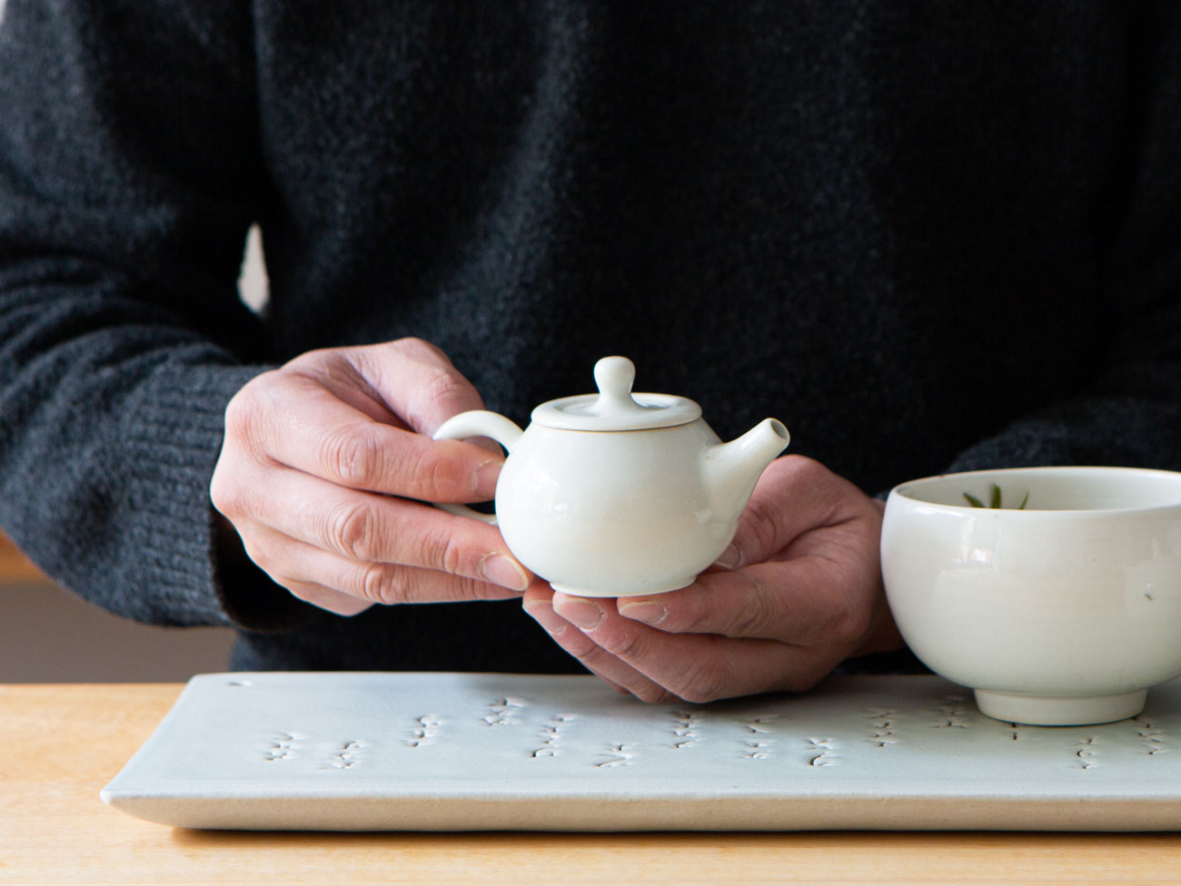 Premium Ceramic Teapot with Stainless Steel Infuser - Elegant & Durable for Loose Leaf Tea - Perfect for Home, Office, or Gift Giving