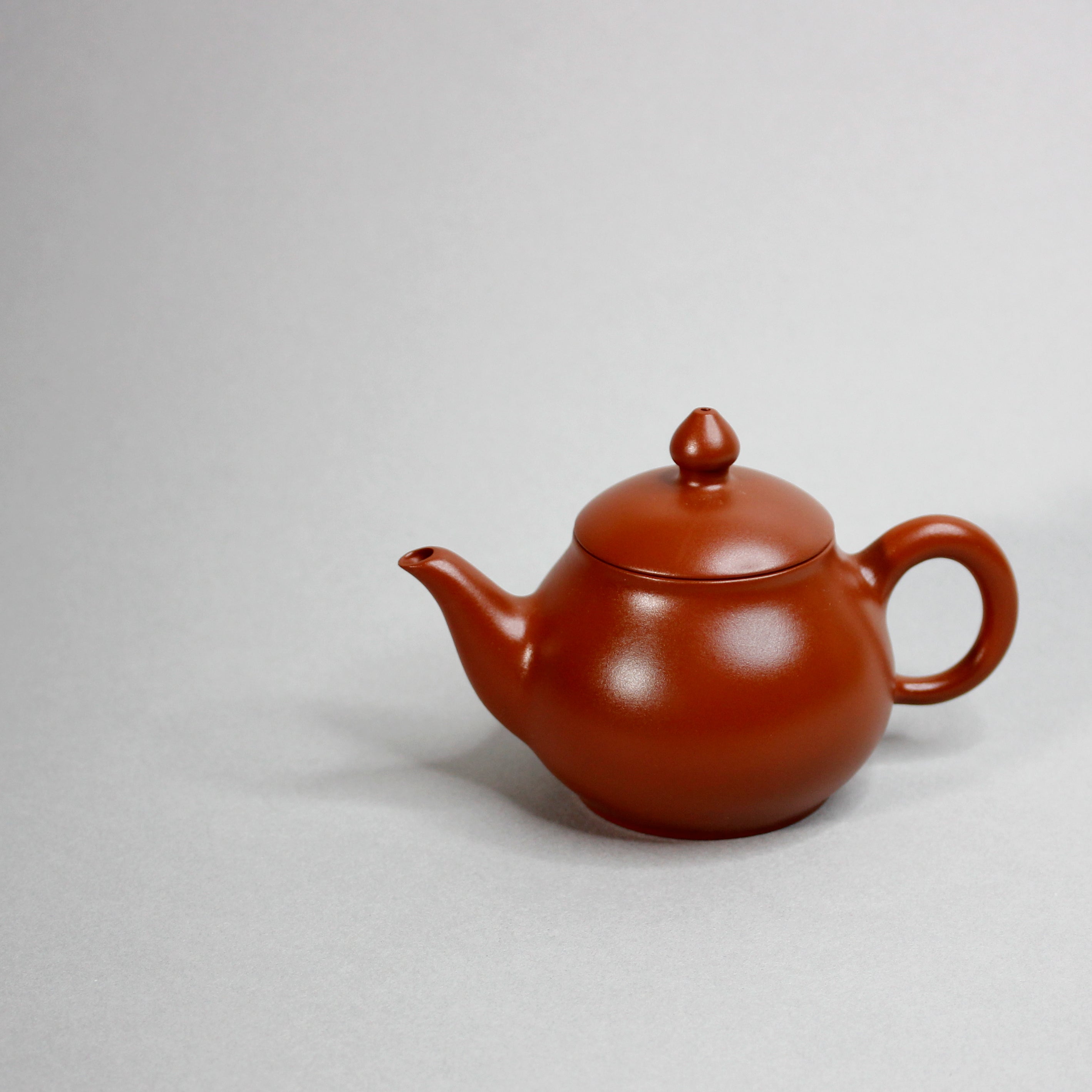 Premium Taiwanese Red Clay Teapot - 4 oz Authentic Yixing Style for Brewing Oolong & Pu-erh Tea | Perfect Gift for Tea Lovers & Home Tea Ceremonies