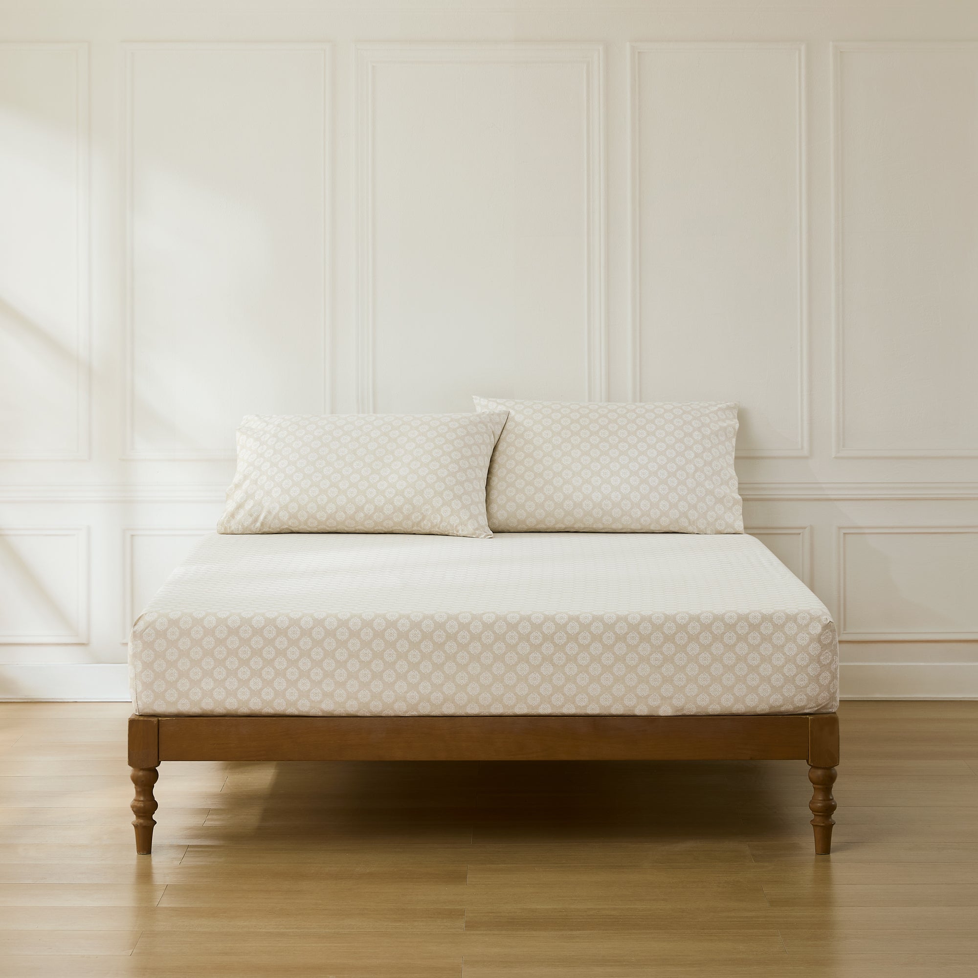 Premium 100% Cotton Sheet Set - Soft & Breathable Bedding - Queen Size, 4-Piece - Perfect for Home, Hotel, and Guest Room Use