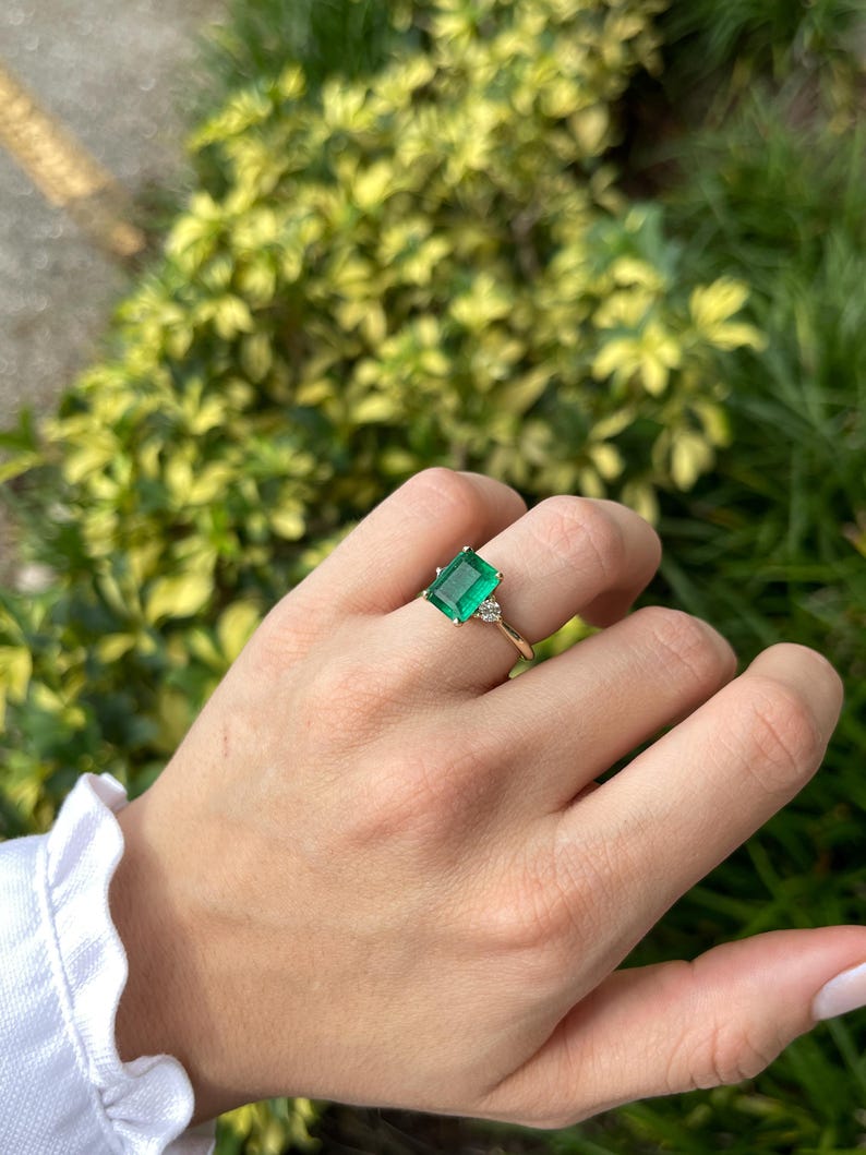 4.27tcw 14K Gold Green Emerald Cut & Round Diamond Three Stone Engagement Ring for Women - Perfect for Proposals, Anniversaries & Special Occasions
