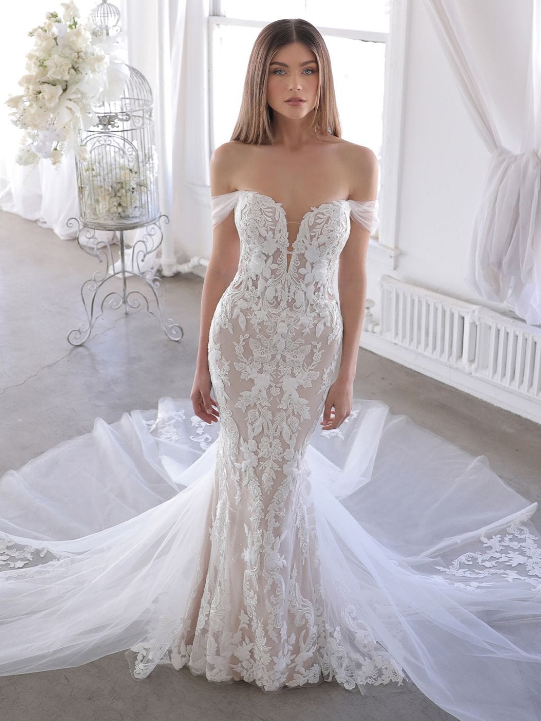 Enzoani Ollie Blue Wedding Dress Size 16 - Elegant A-Line Gown for Brides, Perfect for Church Ceremonies and Formal Receptions